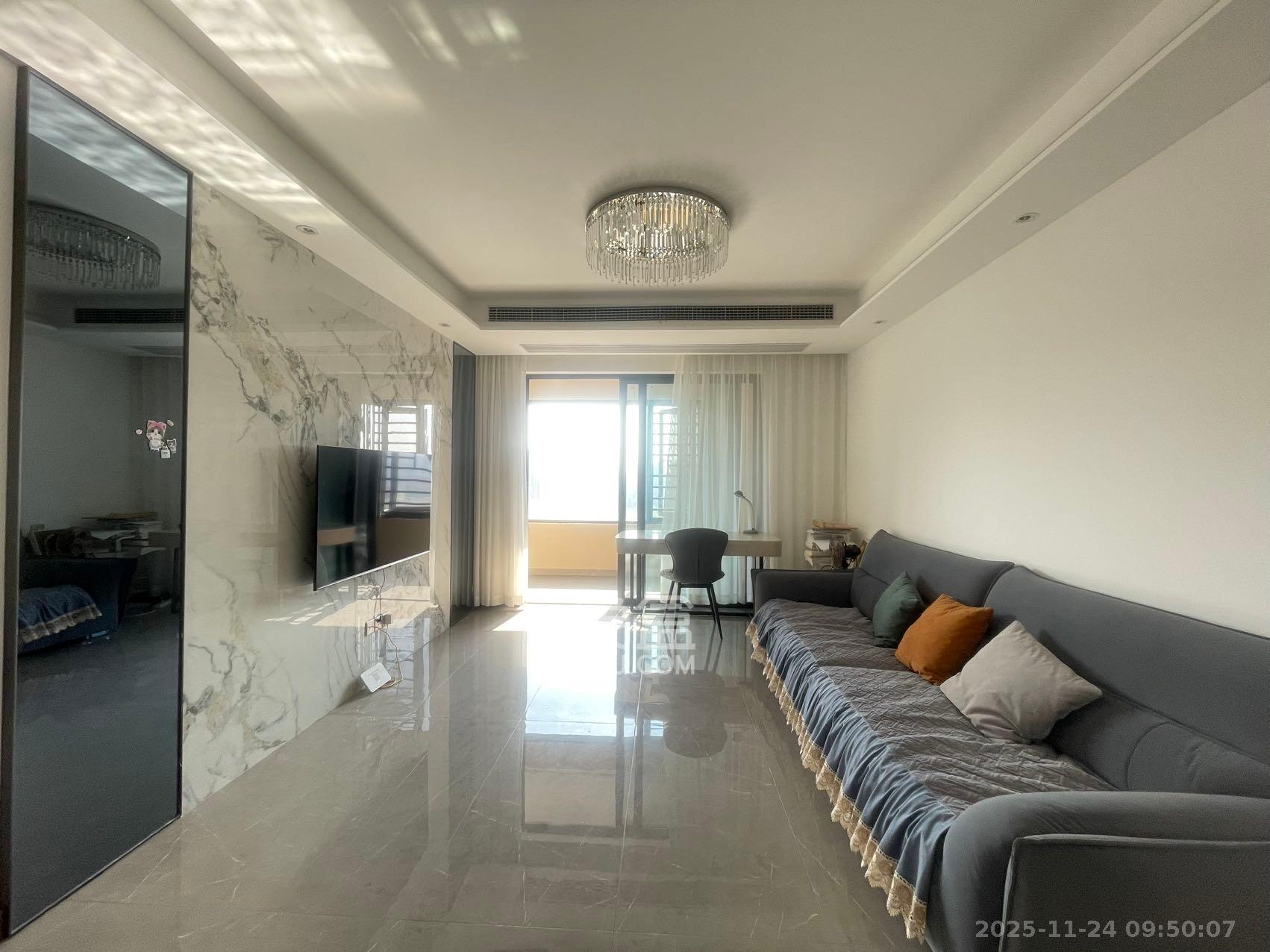 龙湖春江天玺  3室2厅1卫    4000.0元/月室内图1