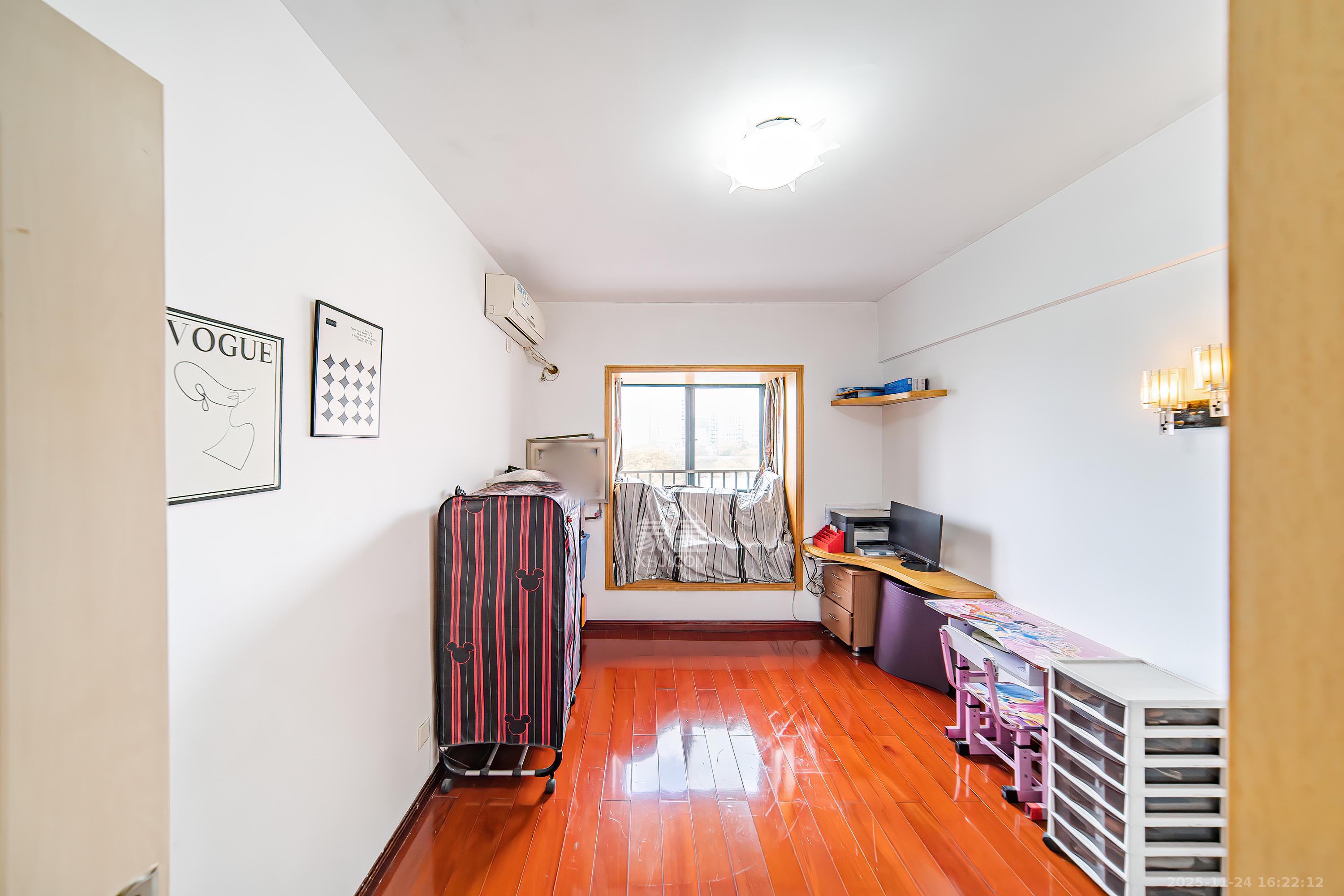 佳阳悦景馨都  3室2厅2卫    88.0万卧室