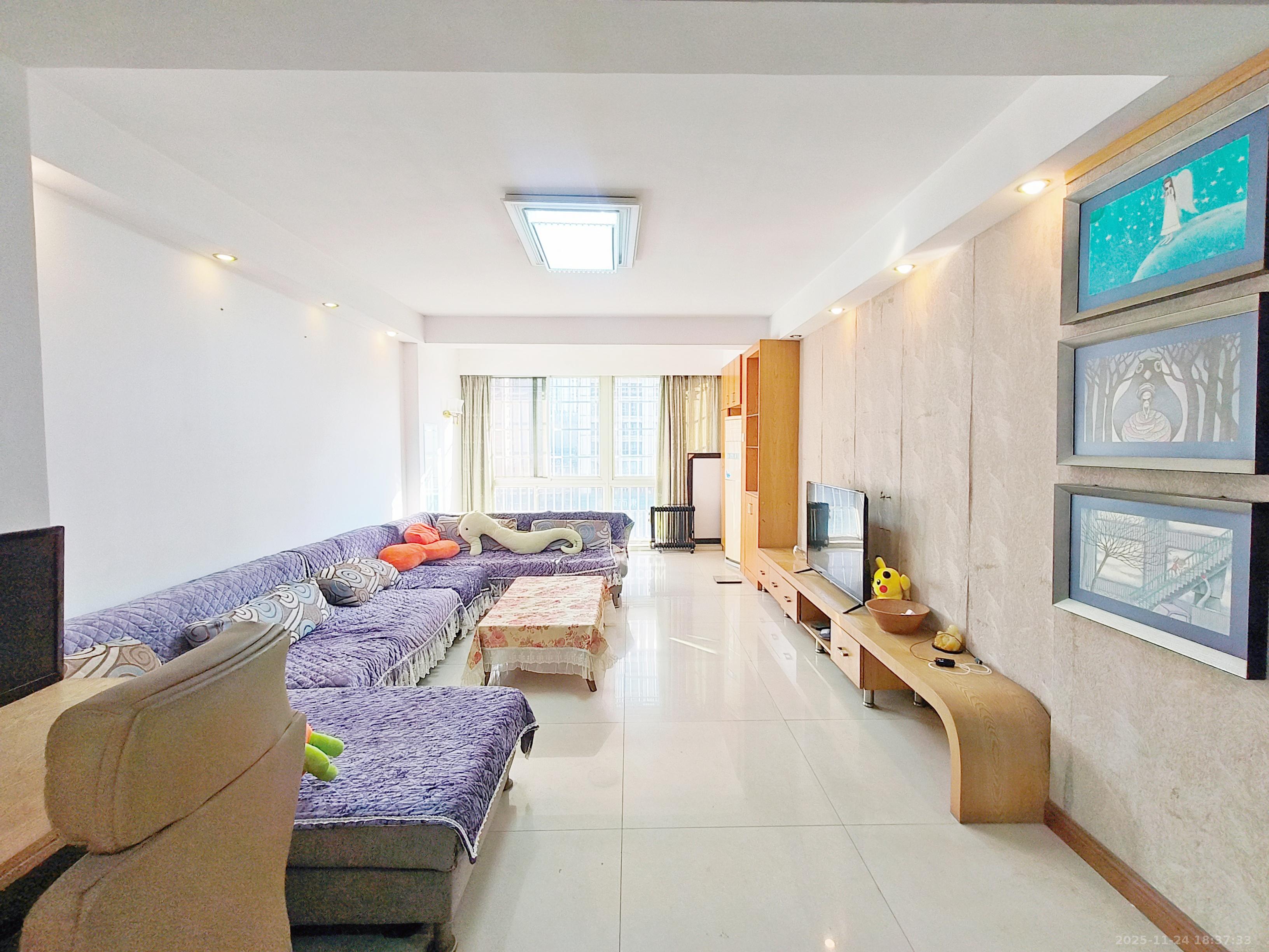 枫林美景  3室2厅1卫    2500.0元/月室内图