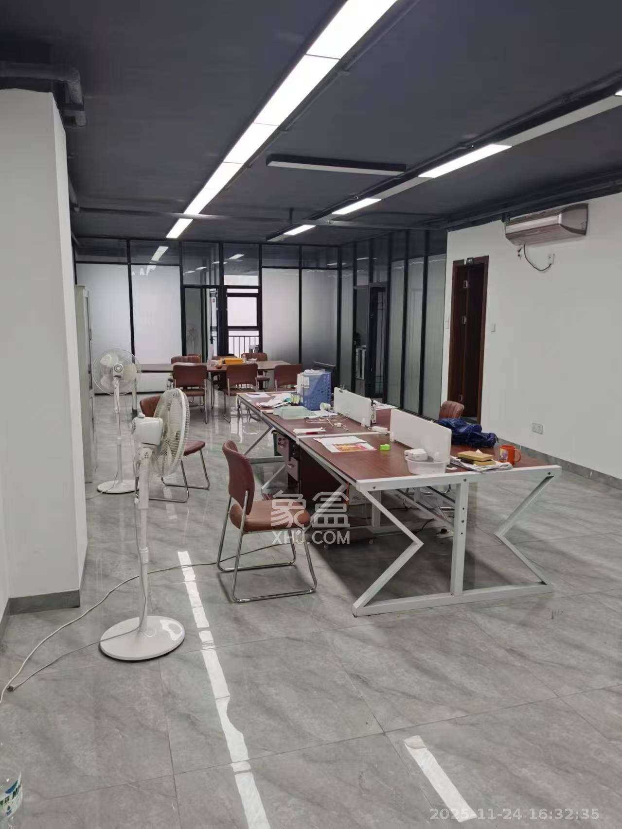 和悦城(蟠龙景苑)   180.0㎡      5200.0元/月室内图