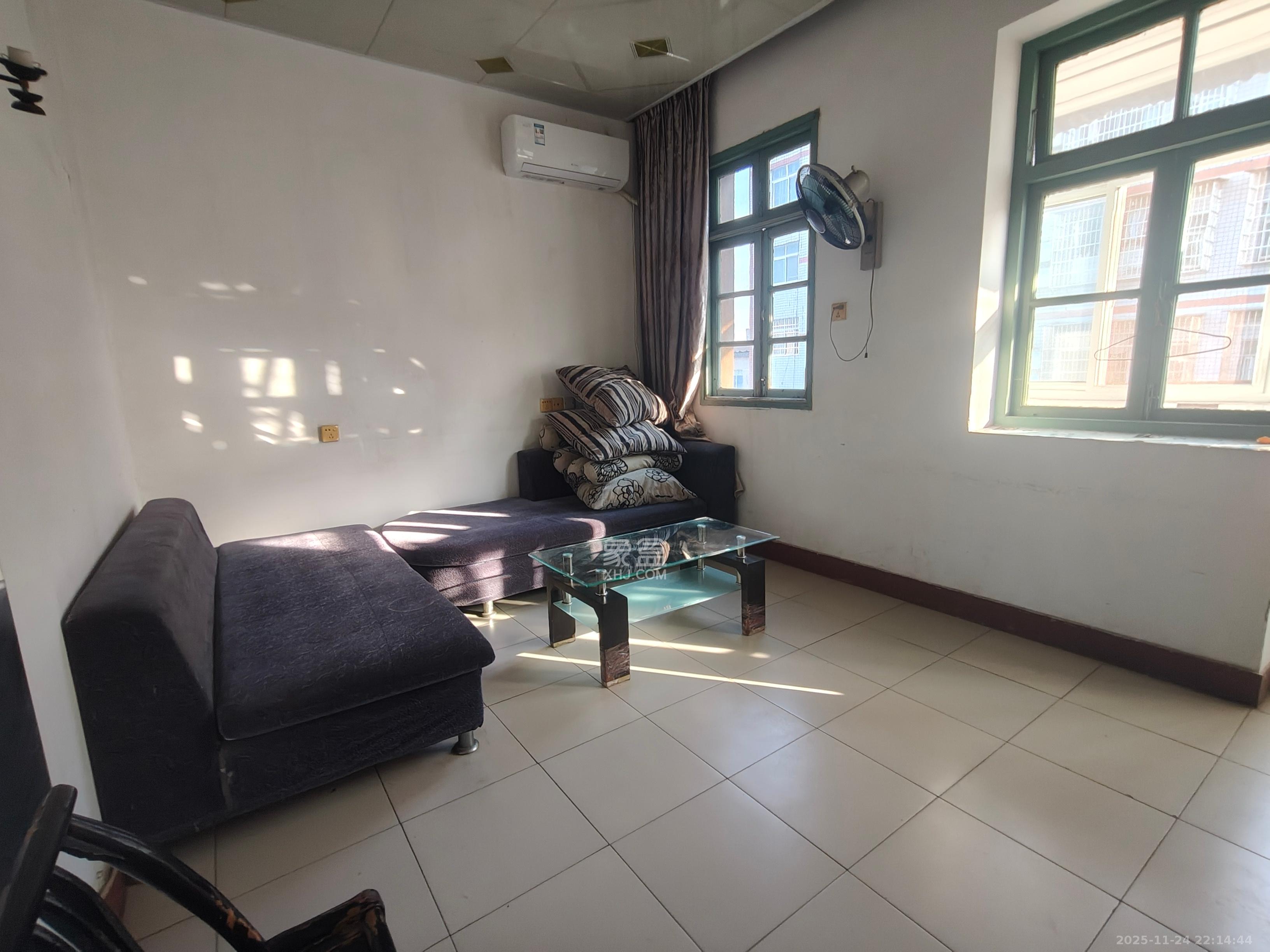 中建五局信和苑三区 1室1厅1卫 800.0元/月 中建五局信和苑三区 1室1厅1卫 800.0元/月室内图