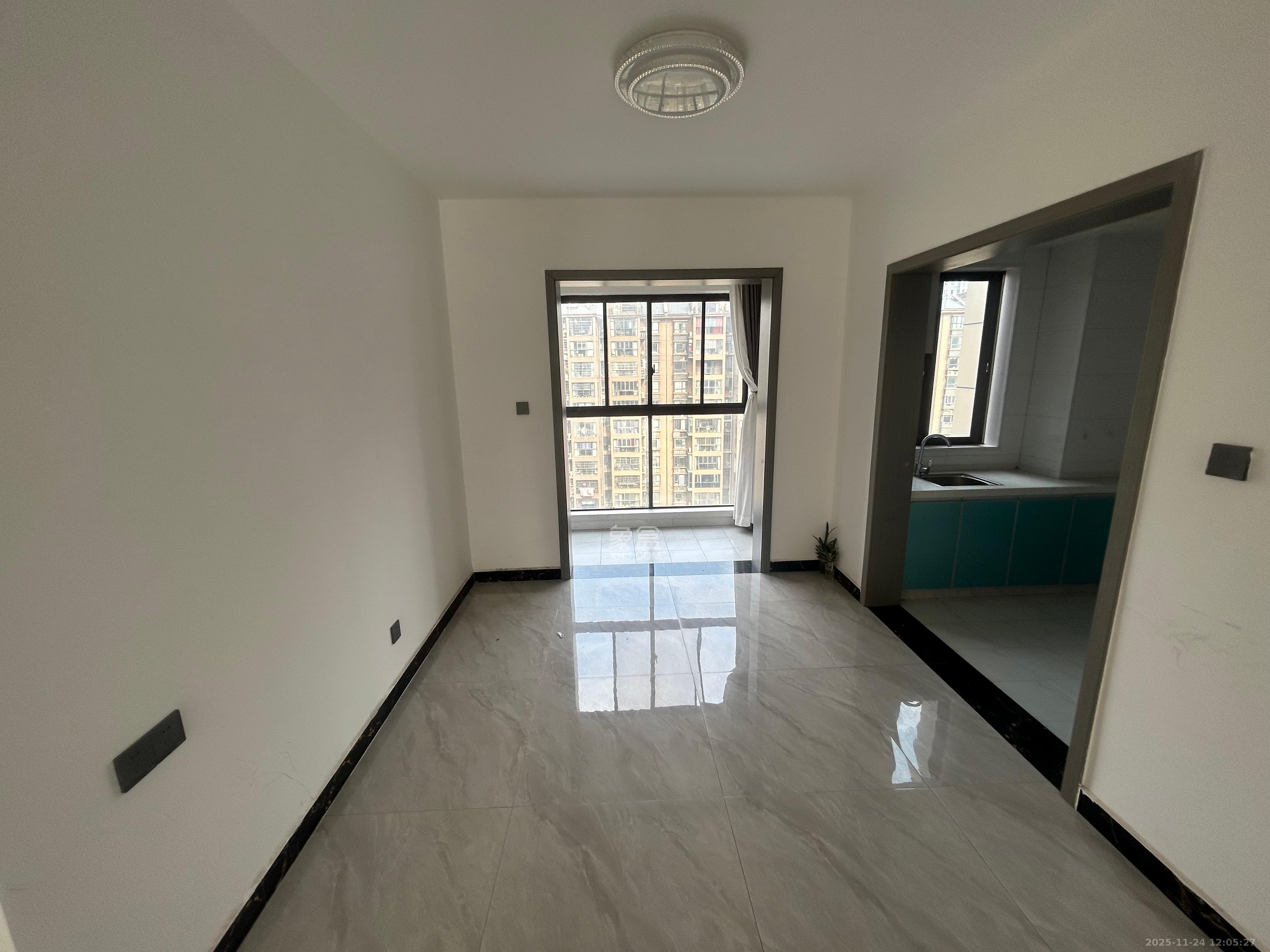 龙湖春江悦茗  4室2厅2卫    3500.0元/月室内图