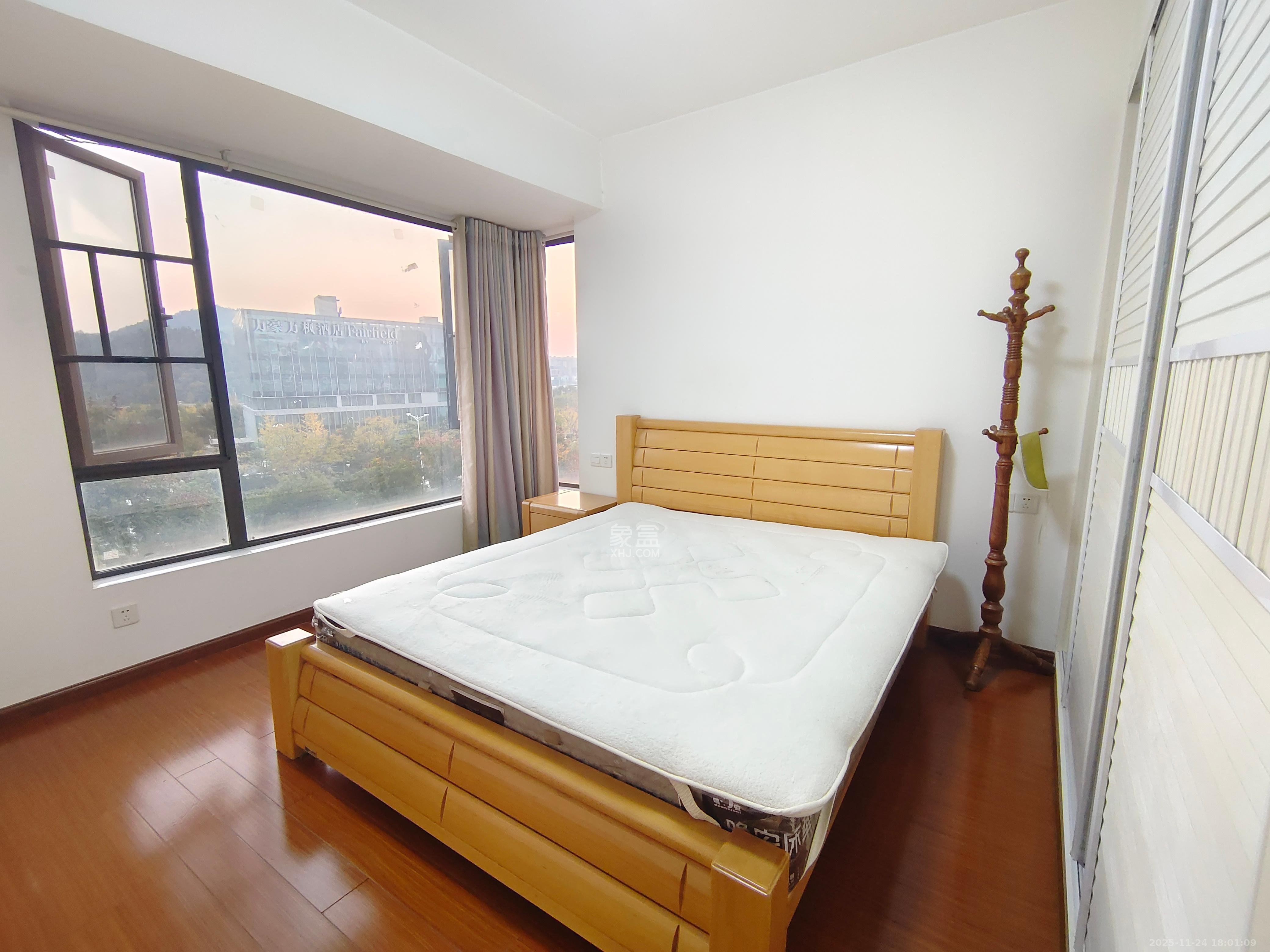 中一九骏（枫桥苑）  3室2厅1卫    2700.0元/月室内图