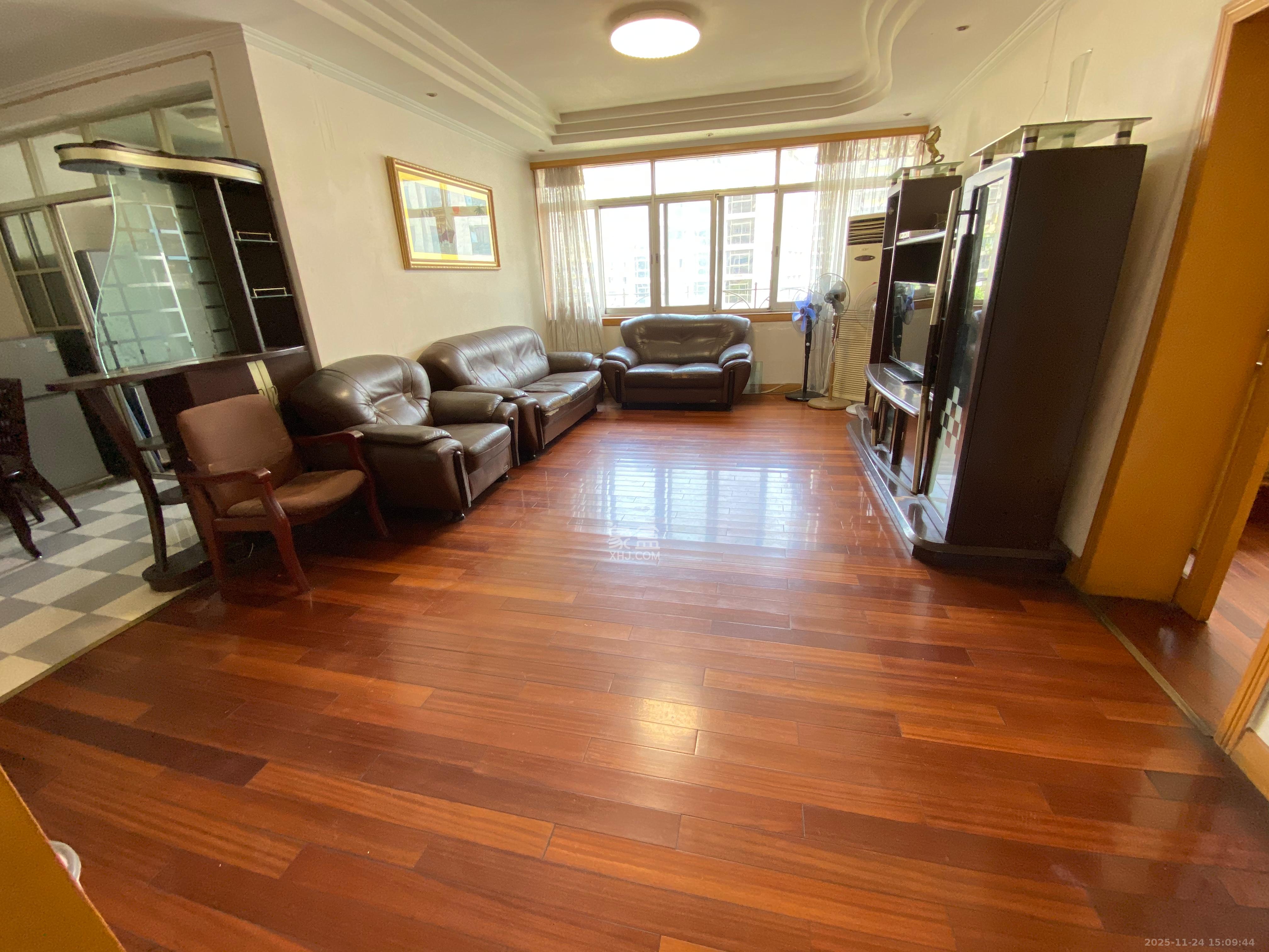 长岭水电八局宿舍 3室2厅1卫 2000.0元/月 长岭水电八局宿舍 3室2厅1卫 2000.0元/月室内图