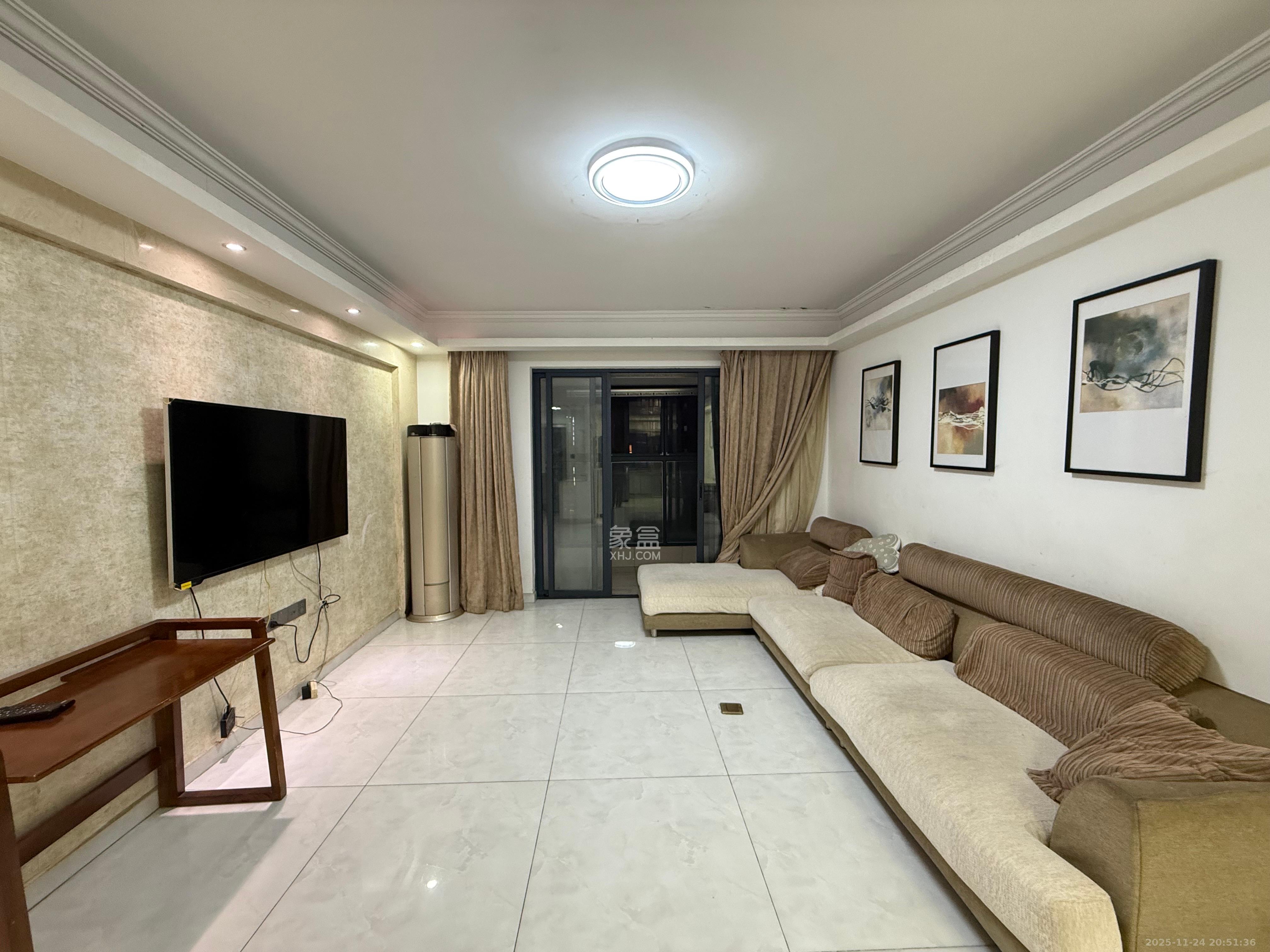 奥克斯广场  3室2厅2卫    3200.0元/月