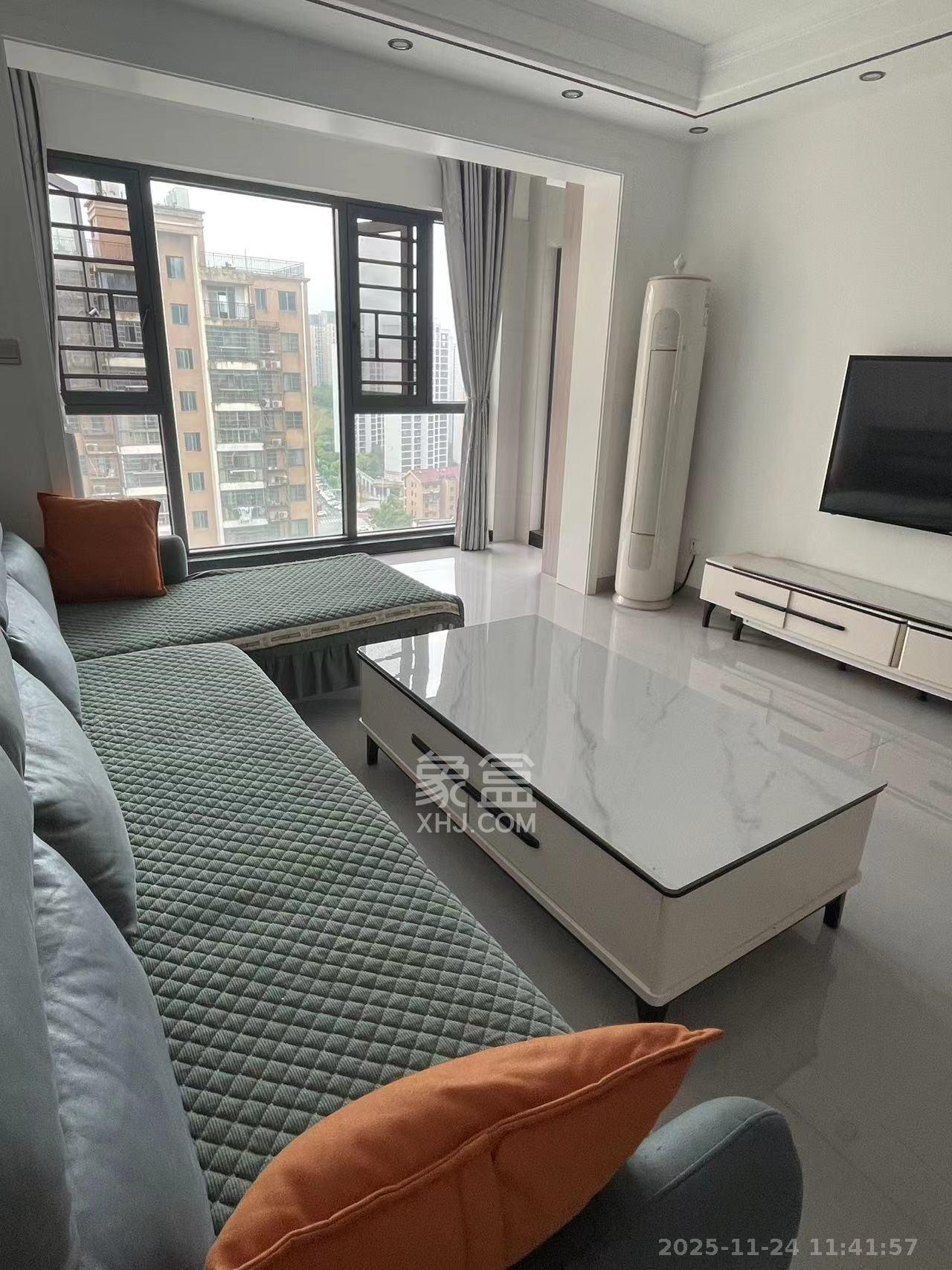 山水新城  3室2厅2卫    2700.0元/月