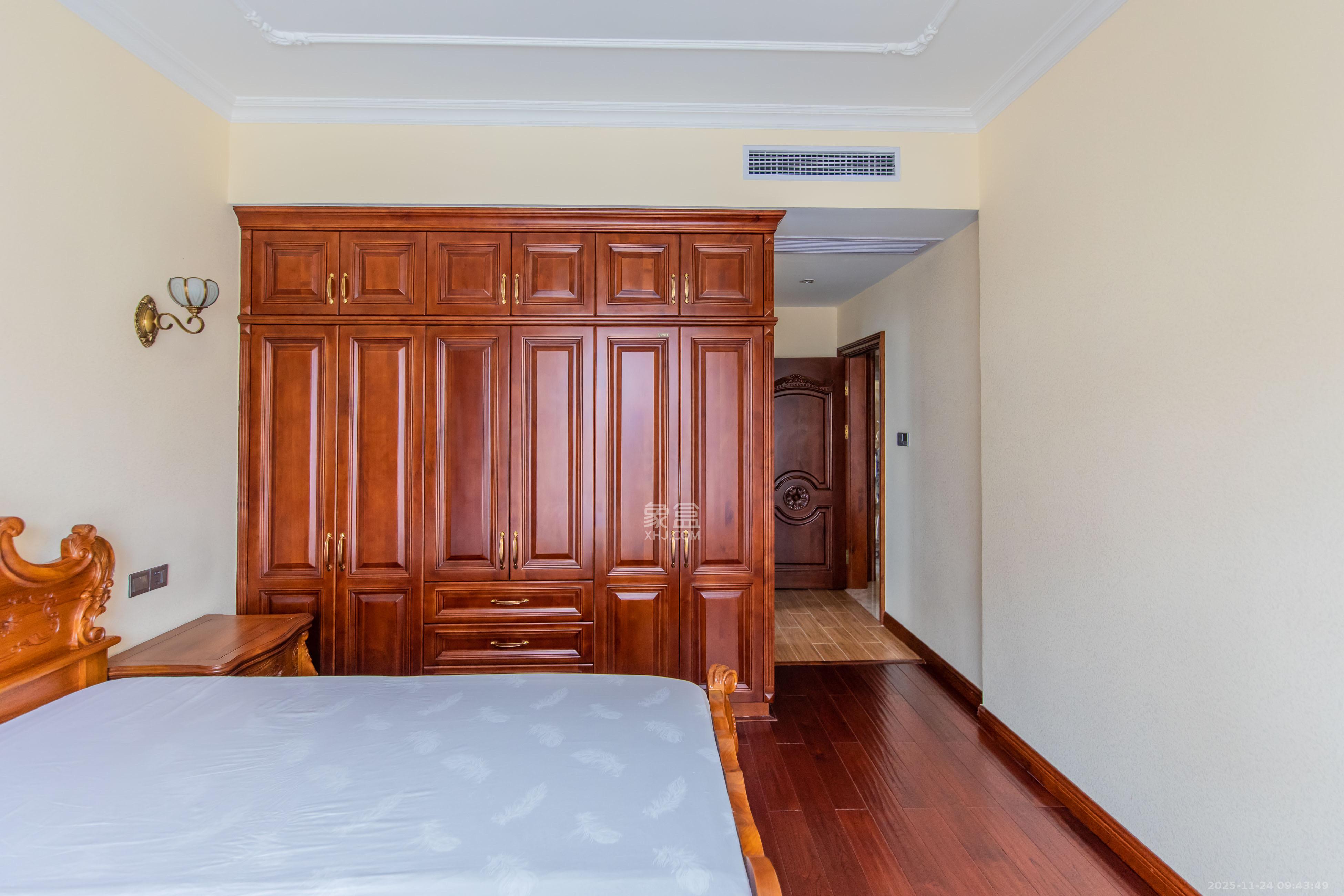 鹏基诺亚山林 7室4厅4卫 35000.0元/月 鹏基诺亚山林 7室4厅4卫 35000.0元/月室内图