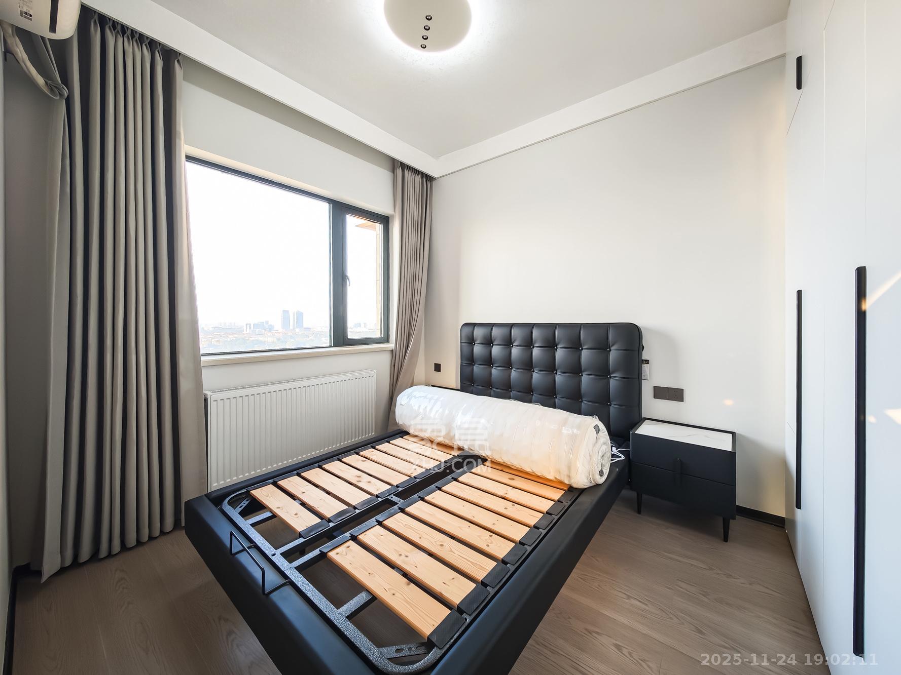 恒大御景天下城三期  3室2厅2卫    110.0万卧室