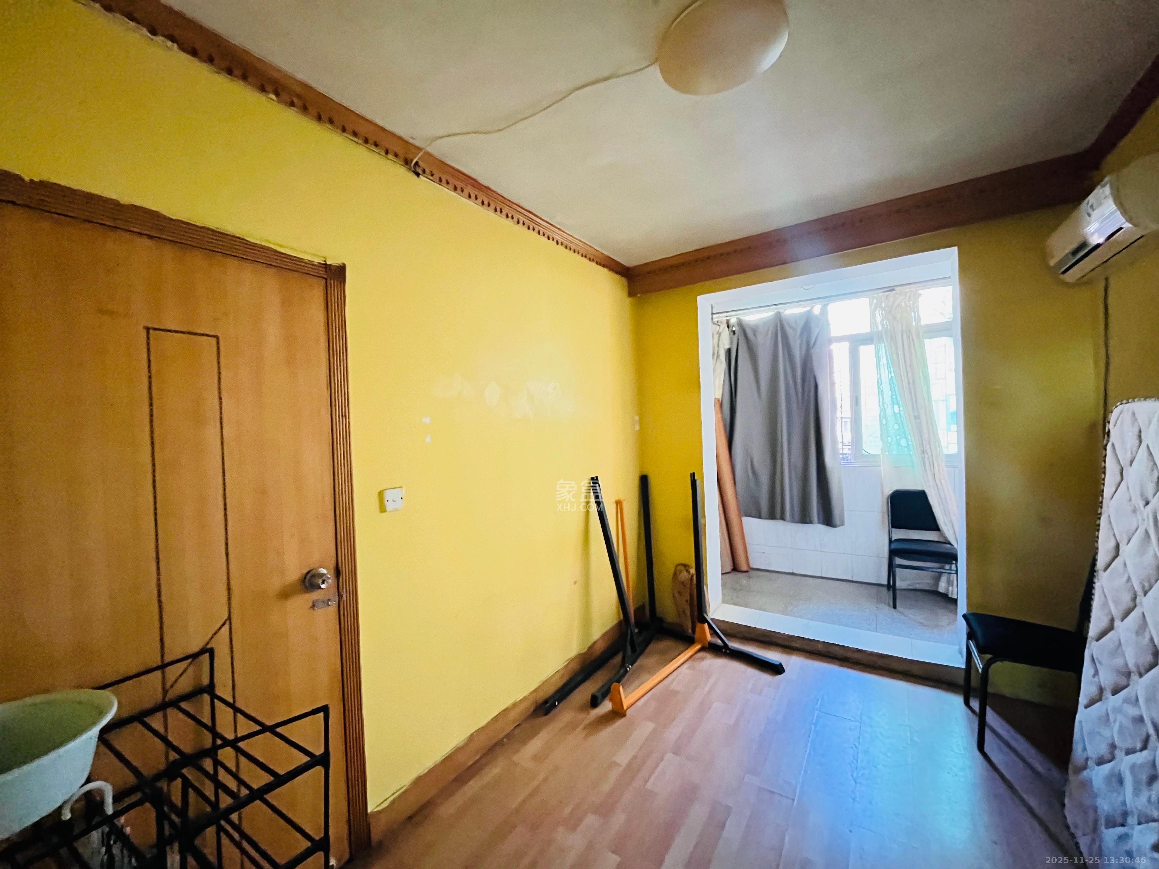 大众公寓(人人家宿舍) 3室1厅1卫 2200.0元/月 大众公寓(人人家宿舍) 3室1厅1卫 2200.0元/月室内图