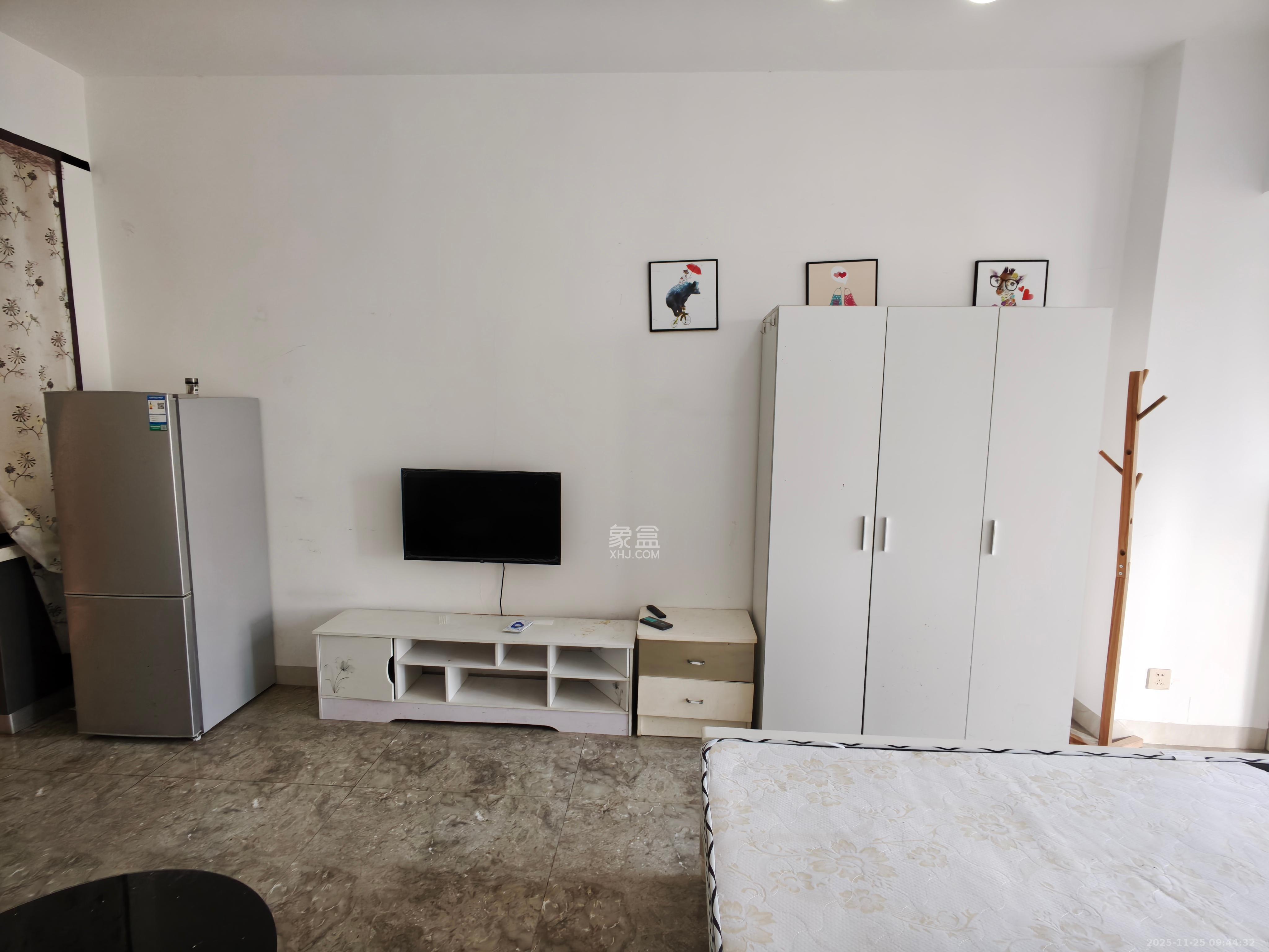 钱隆世家  1室1厅1卫    1400.0元/月室内图