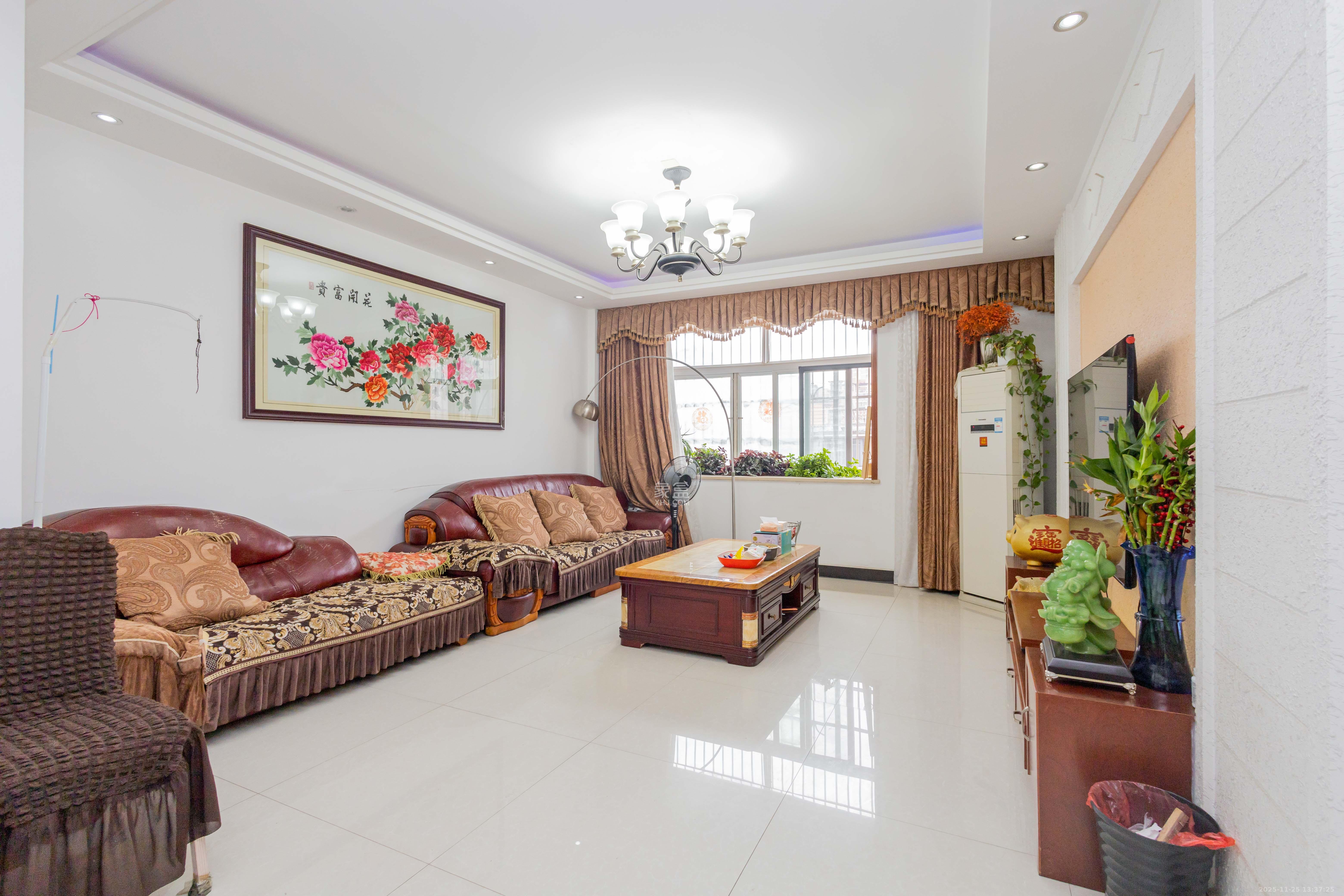 星城国际 3室2厅2卫 63.0万 星城国际 3室2厅2卫 63.0万客厅