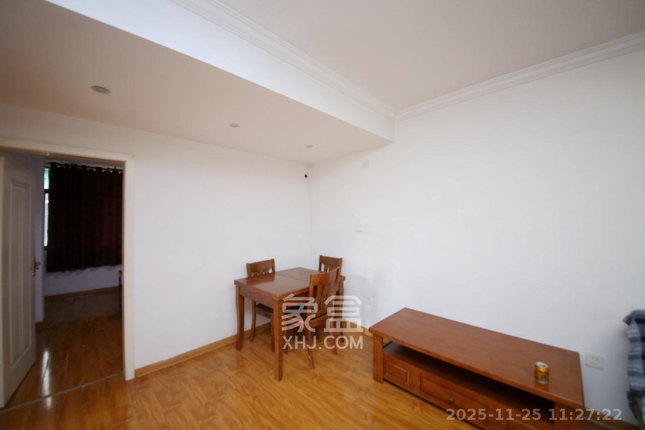 戥子桥散盘  1室1厅1卫    2300.0元/月室内图