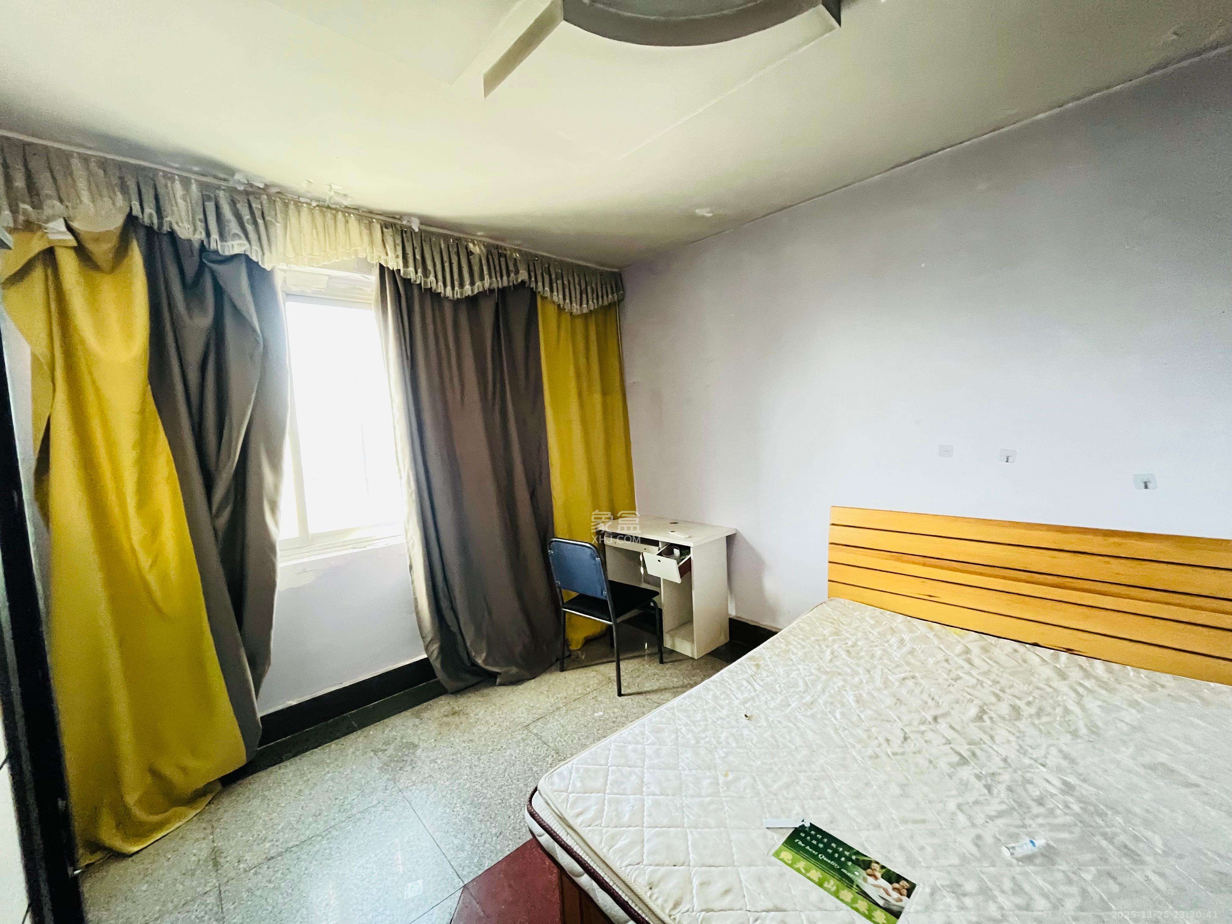 大众公寓(人人家宿舍) 3室1厅1卫 2200.0元/月 大众公寓(人人家宿舍) 3室1厅1卫 2200.0元/月室内图