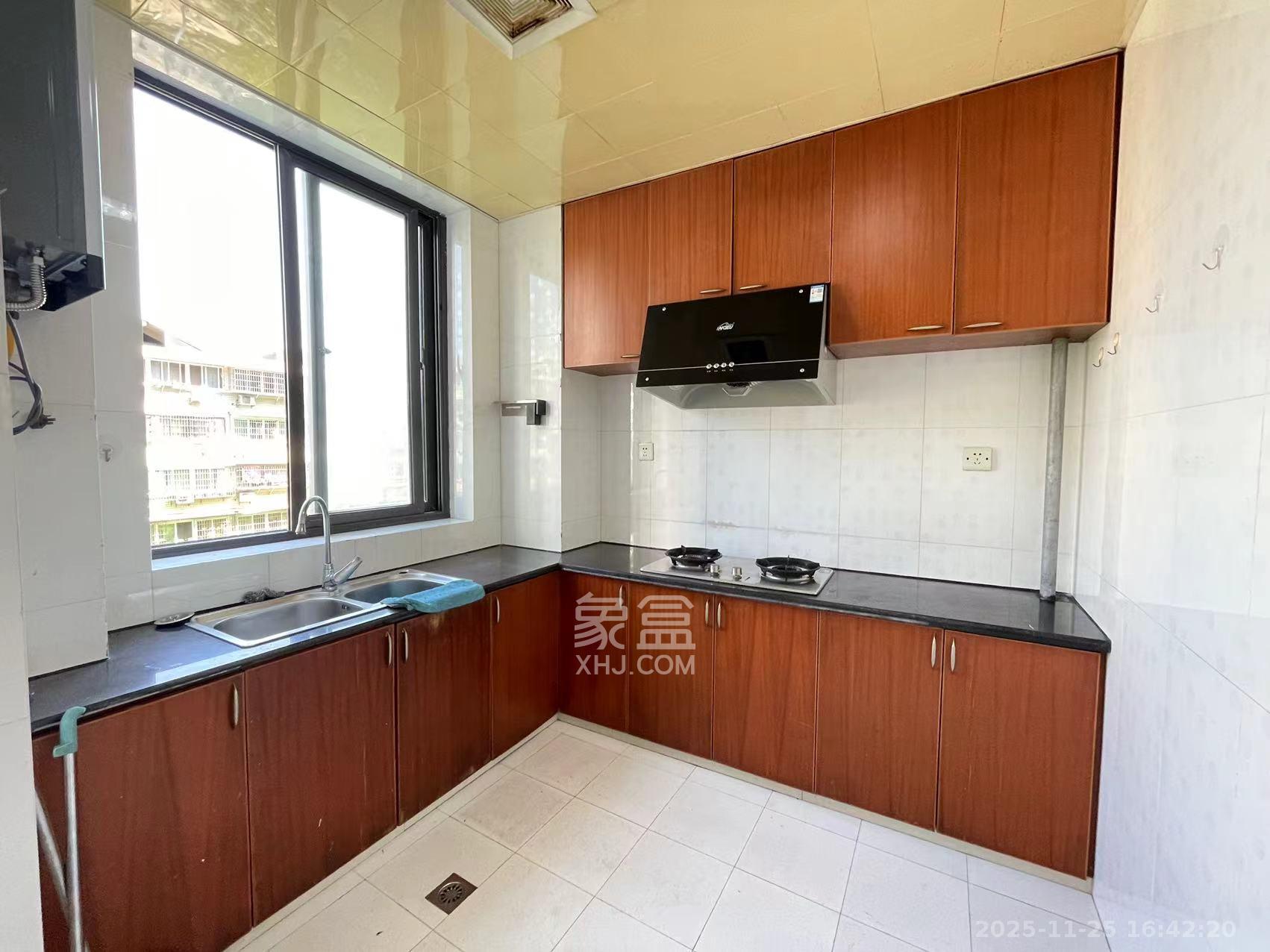 长房东郡 3室2厅2卫 2800.0元/月 长房东郡 3室2厅2卫 2800.0元/月室内图