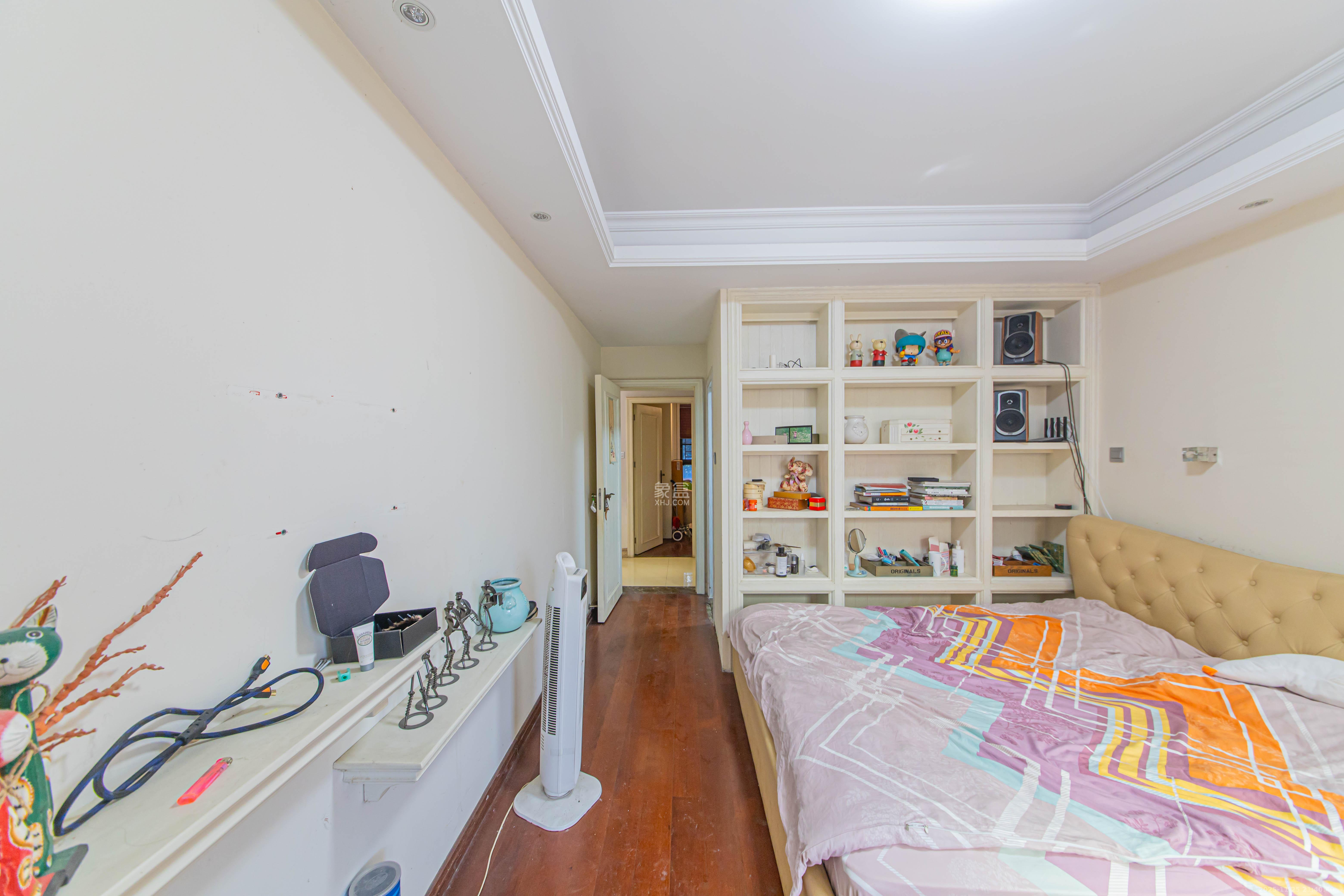 绿地公馆（绿地名邸）  3室2厅2卫    158.0万卧室