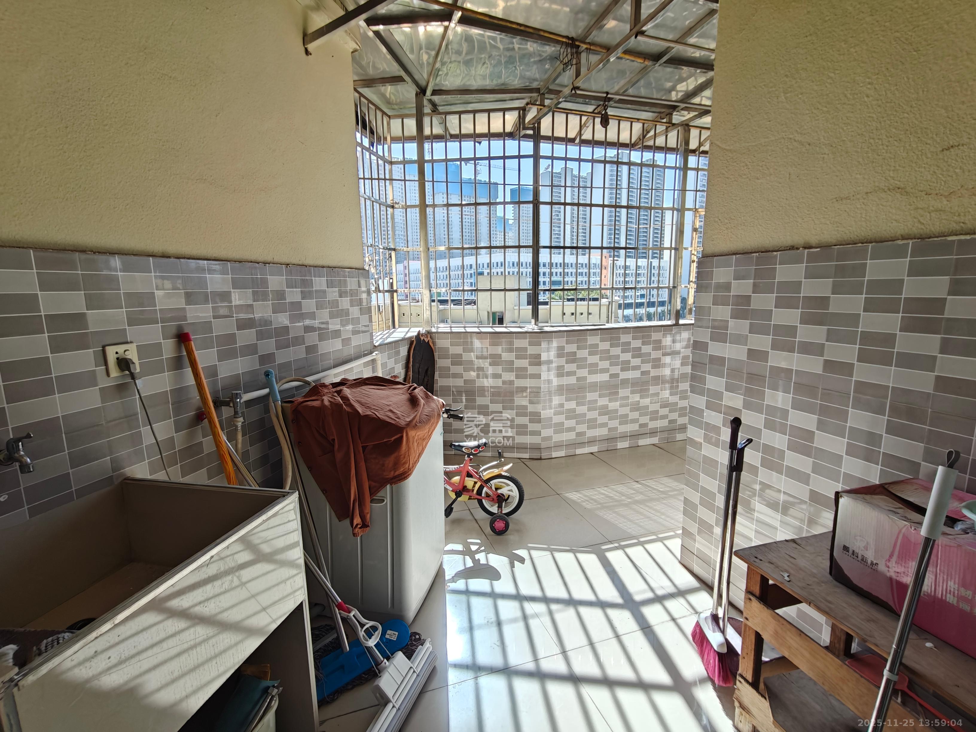 仁和家园  3室2厅2卫    1600.0元/月室内图