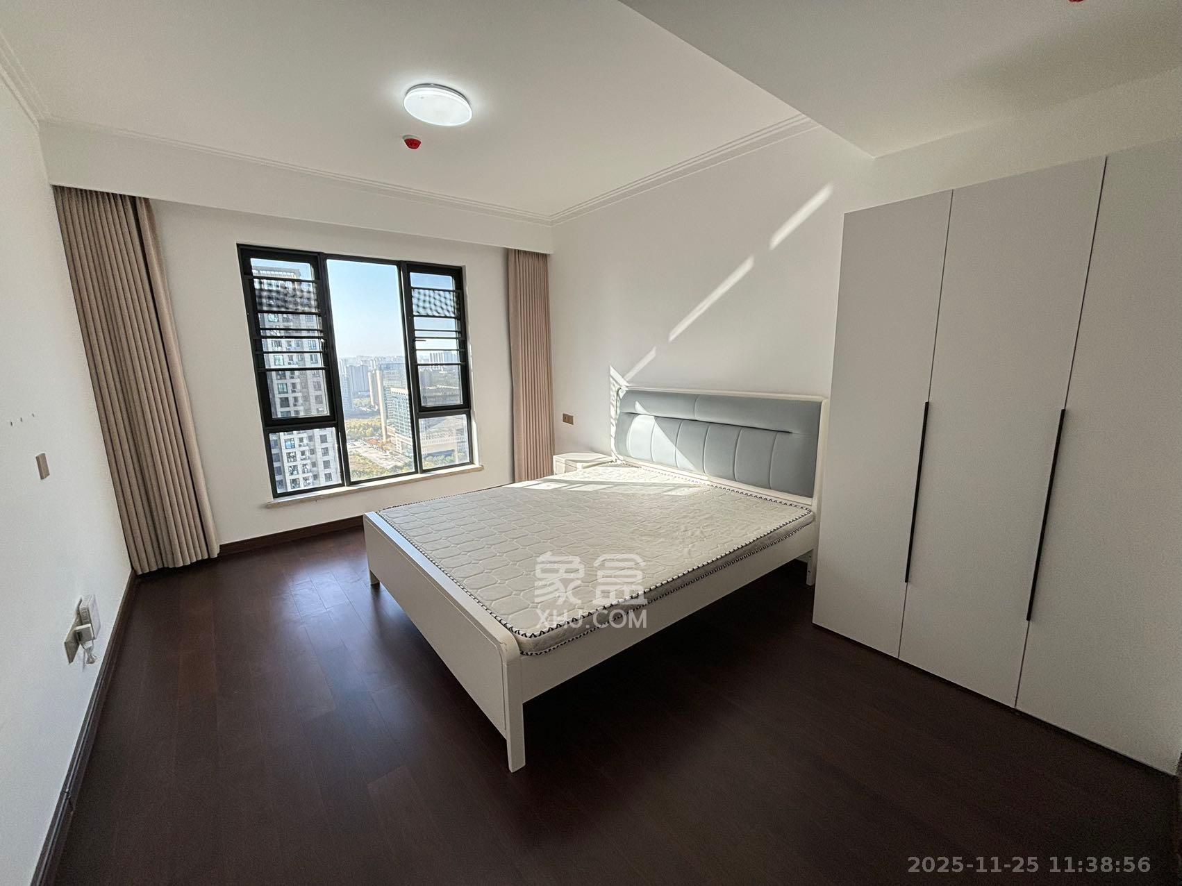 绿地长沙城际空间站（绿地新里佳苑）  4室2厅2卫    3500.0元/月室内图