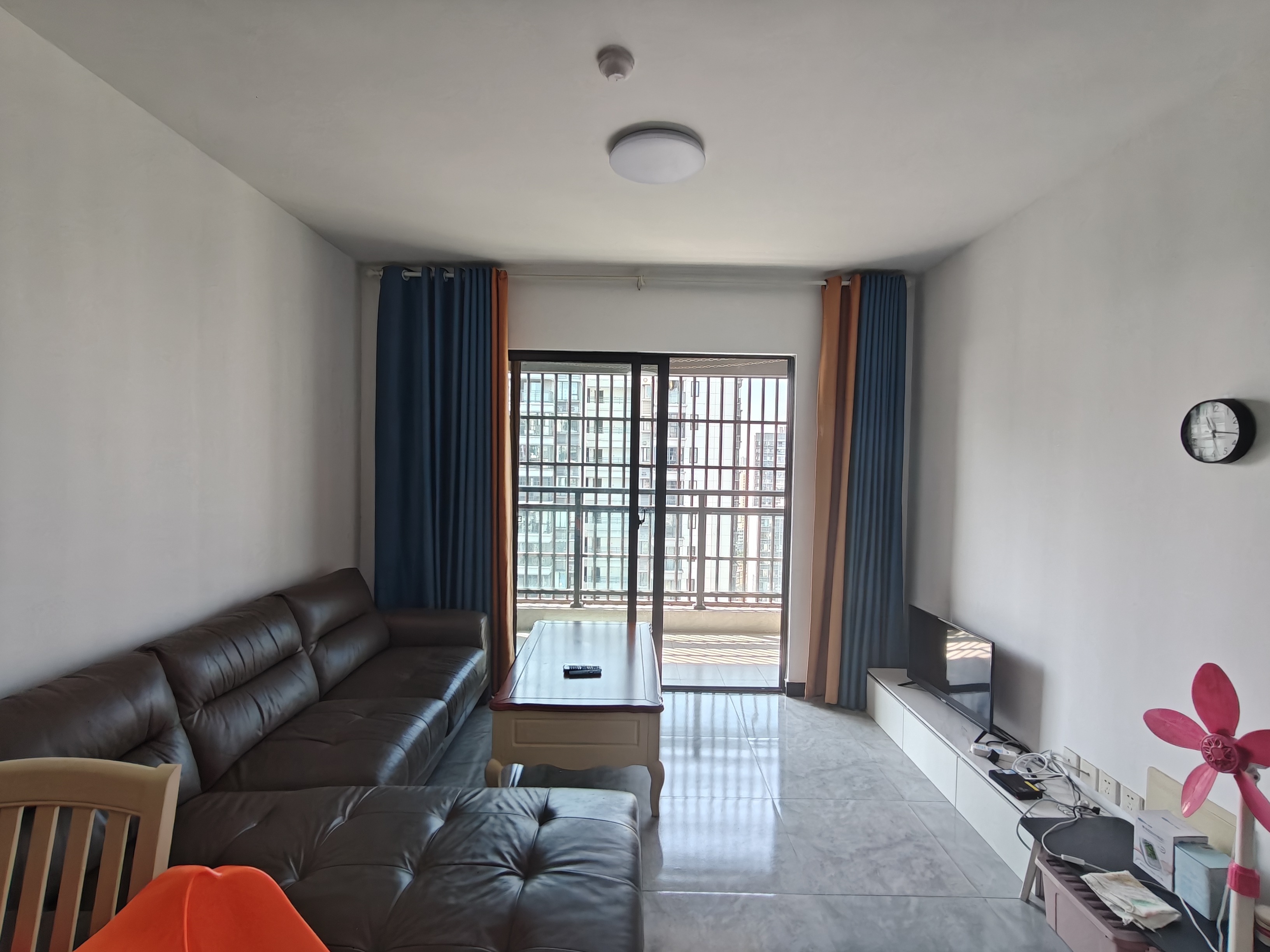 坡博家园三区  3室2厅1卫    2700.0元/月