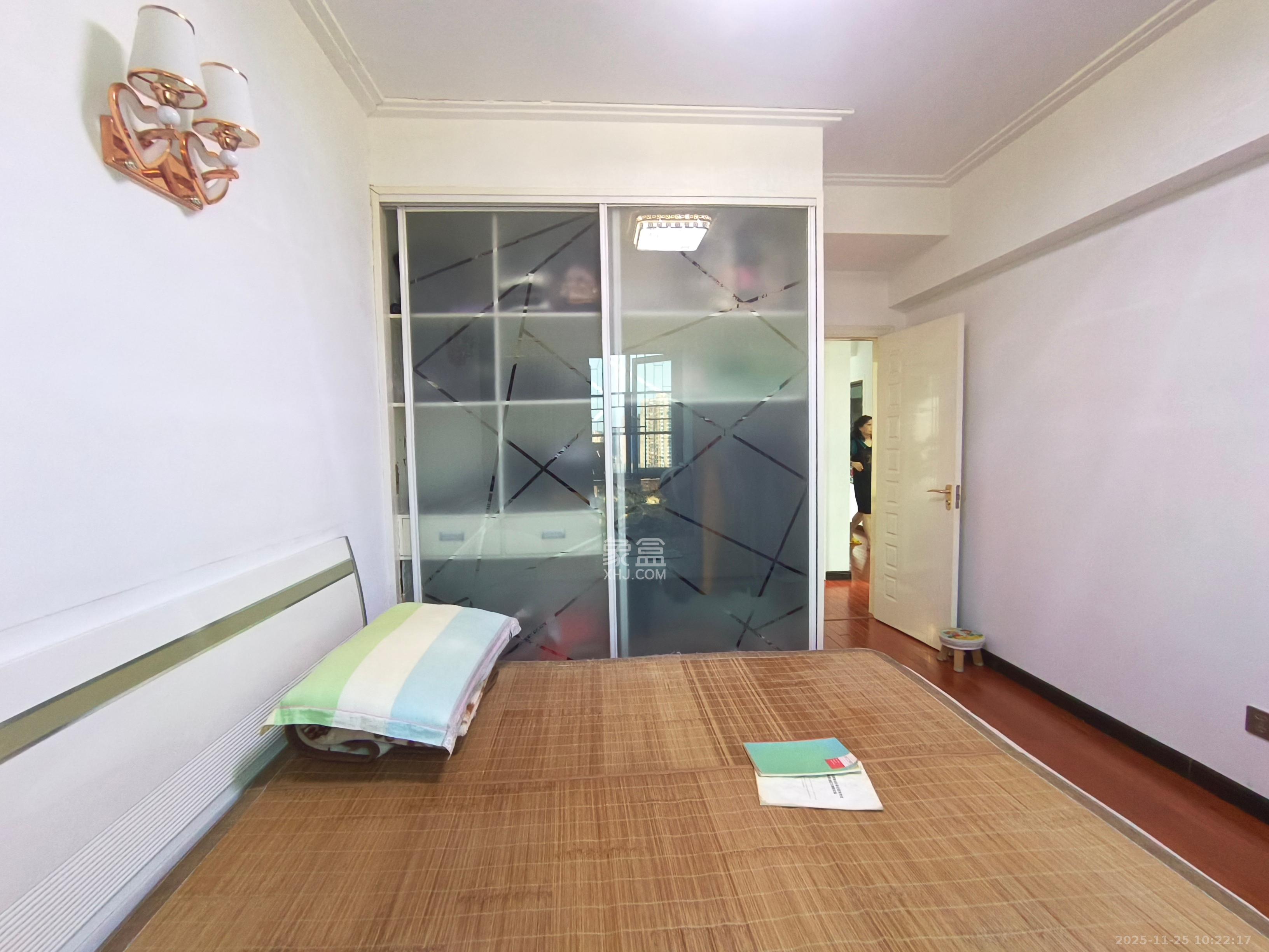 银港水晶城 2室2厅1卫 2200.0元/月 银港水晶城 2室2厅1卫 2200.0元/月室内图