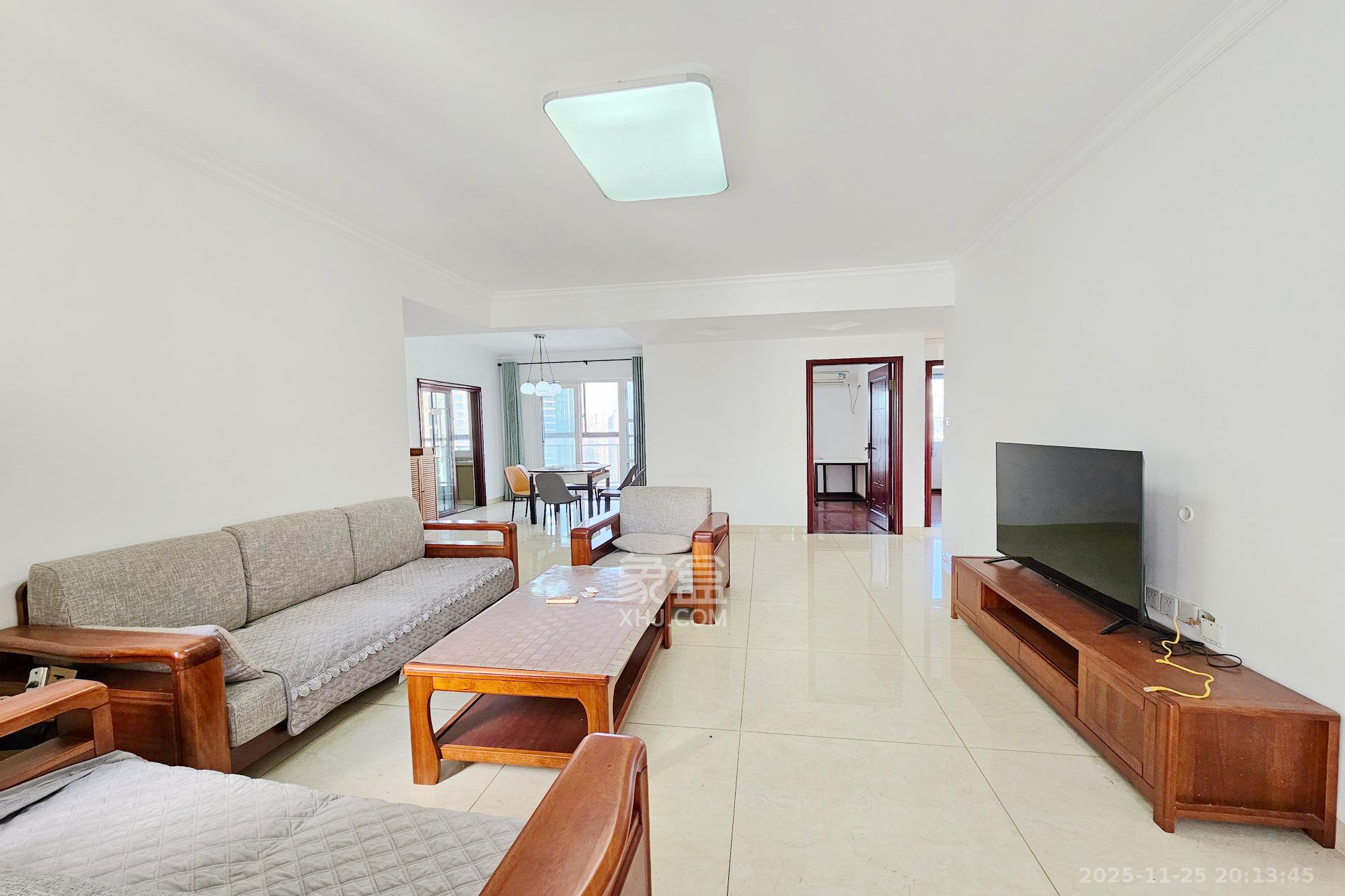 嘉宇盛世华章 3室2厅1卫 115.0万 嘉宇盛世华章 3室2厅1卫 115.0万客厅