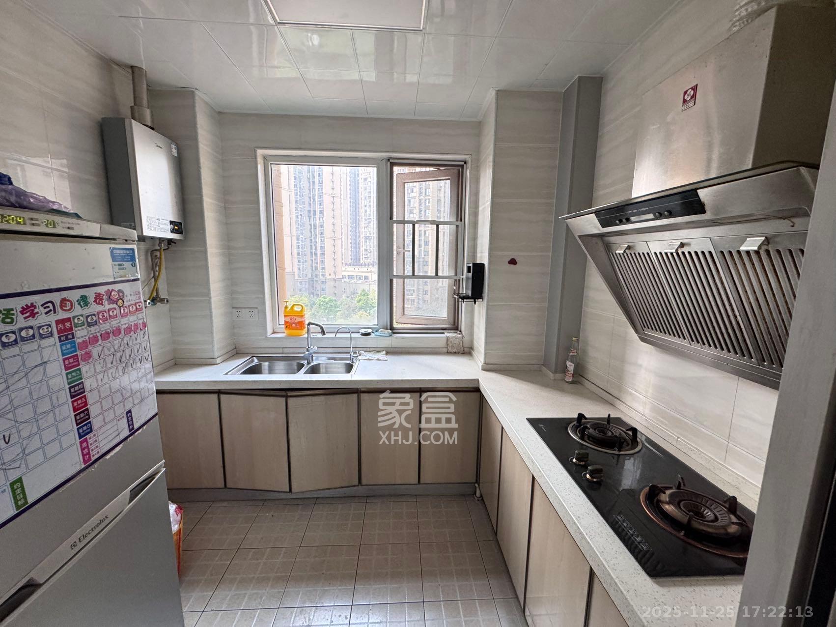 荣盛花语城 3室2厅1卫 1700.0元/月 荣盛花语城 3室2厅1卫 1700.0元/月室内图