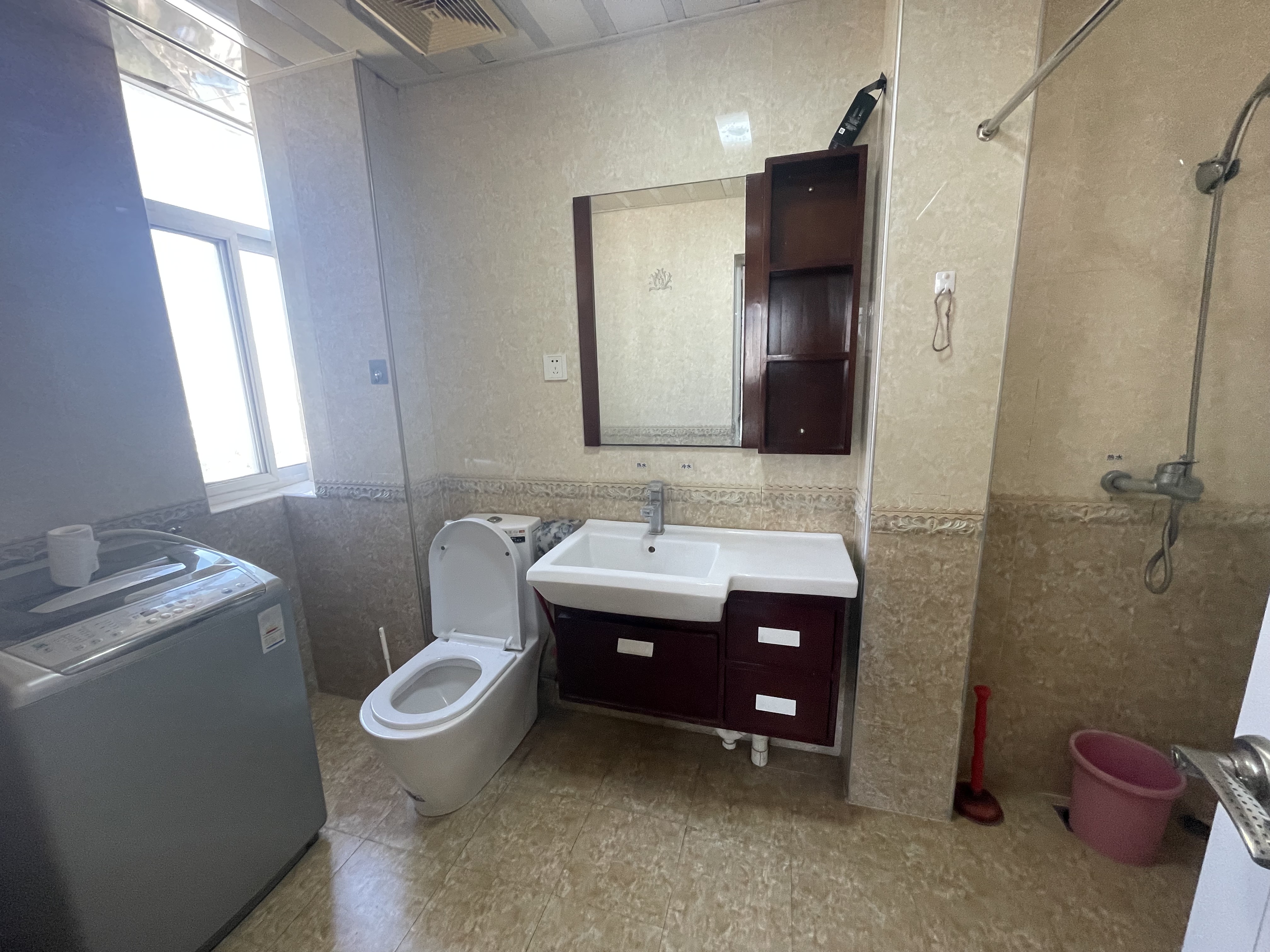 龙江大厦  4室2厅2卫    2600.0元/月室内图