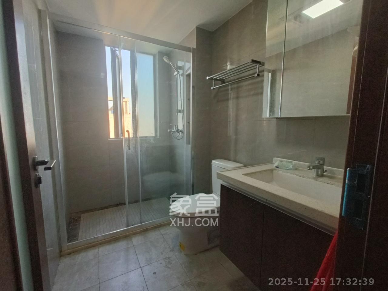 绿地长沙城际空间站（柏仕佳苑）  4室2厅2卫    3500.0元/月室内图