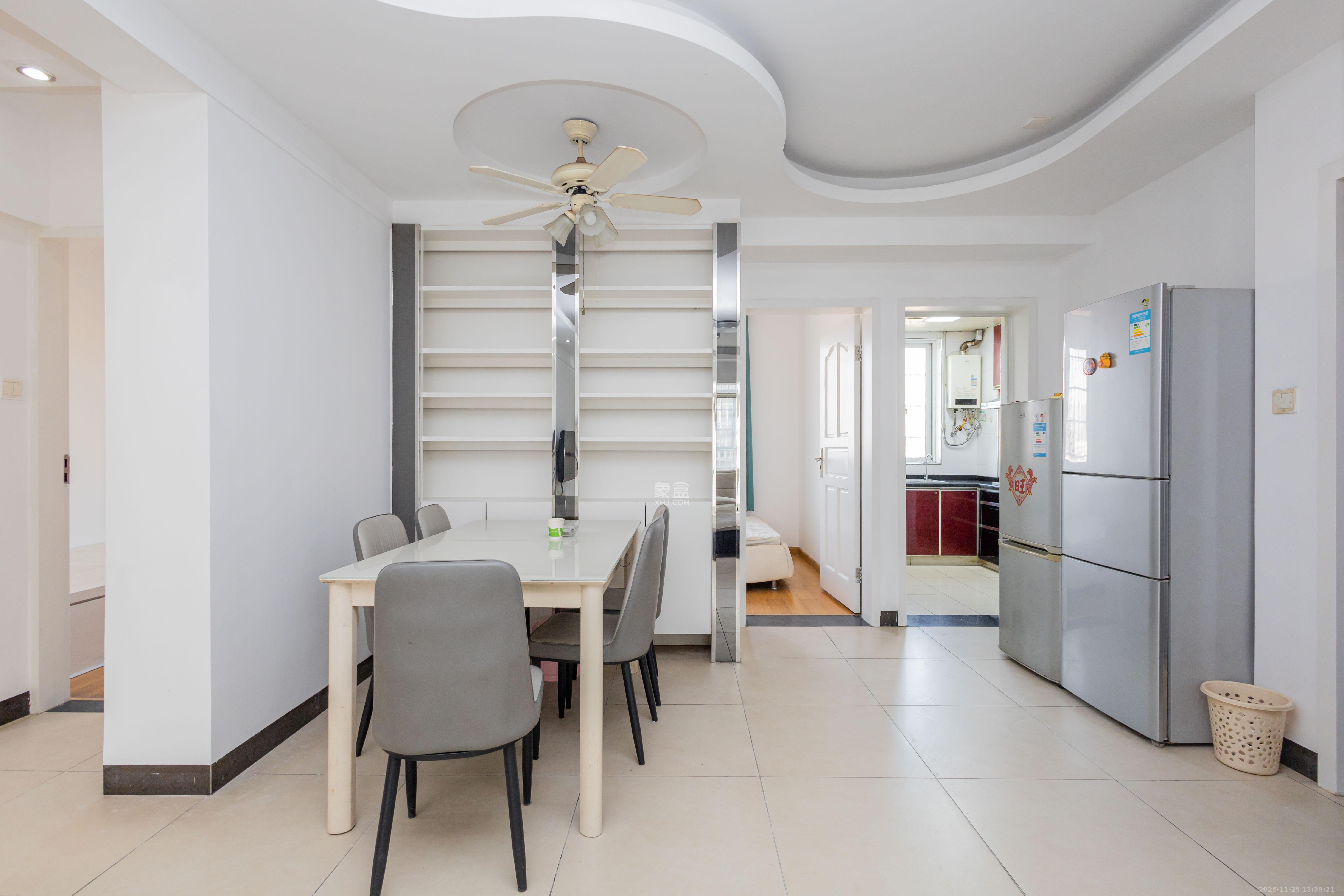 东业苹果社区 3室2厅1卫 43.8万 东业苹果社区 3室2厅1卫 43.8万客厅