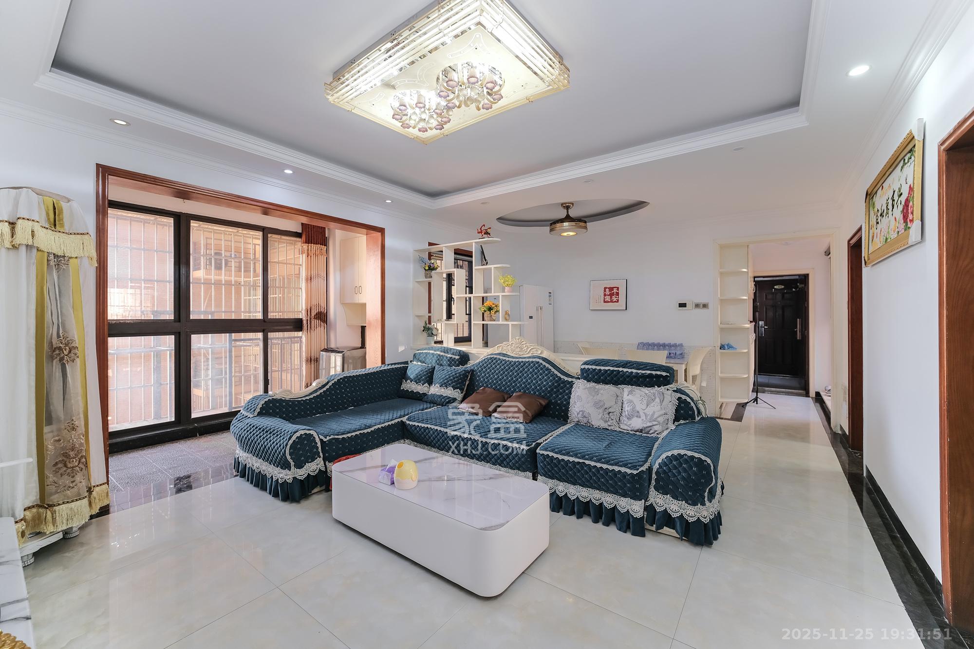 盛地春天里 3室2厅1卫 56.0万 盛地春天里 3室2厅1卫 56.0万客厅