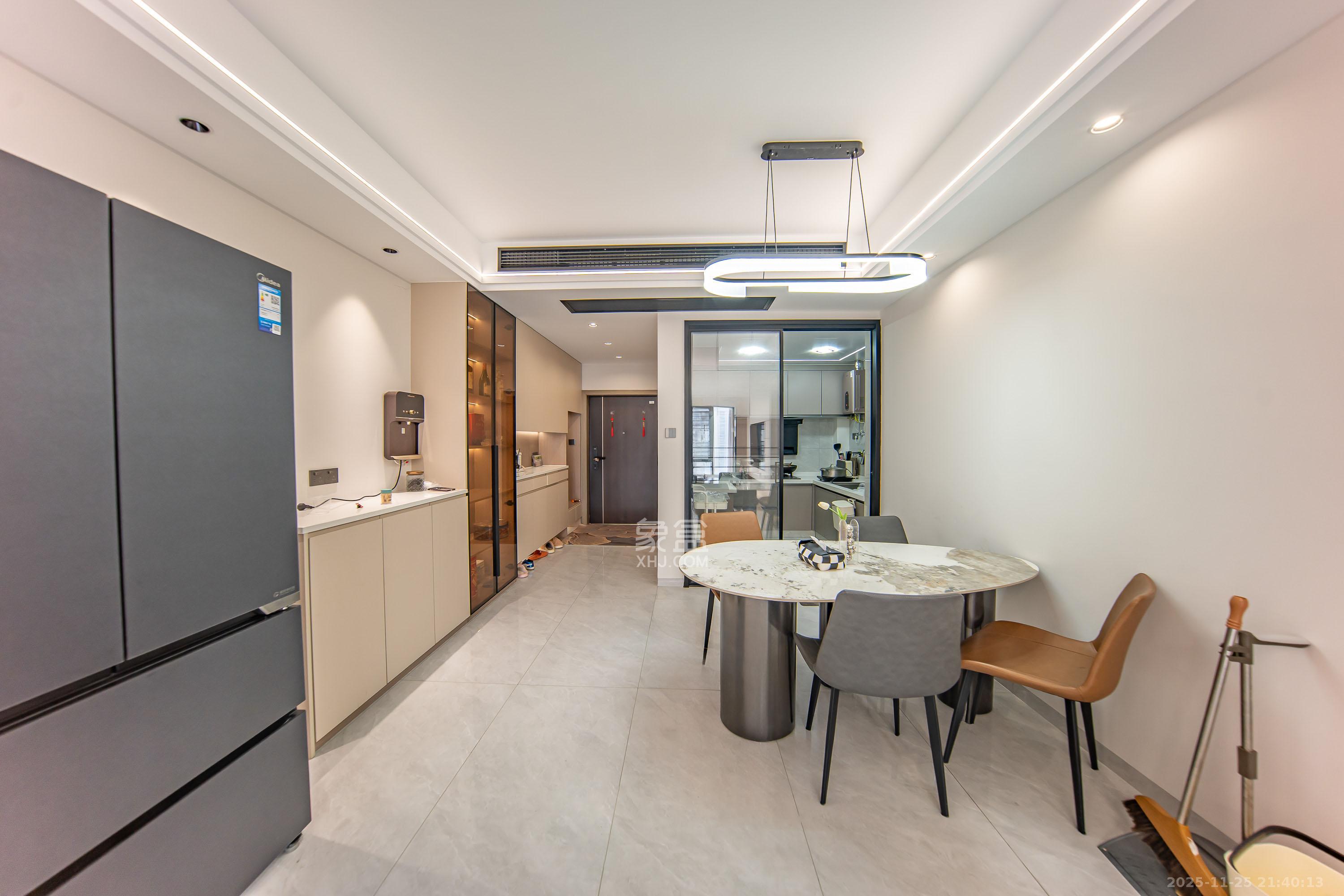 建投象山国际 3室2厅1卫 132.0万 建投象山国际 3室2厅1卫 132.0万客厅