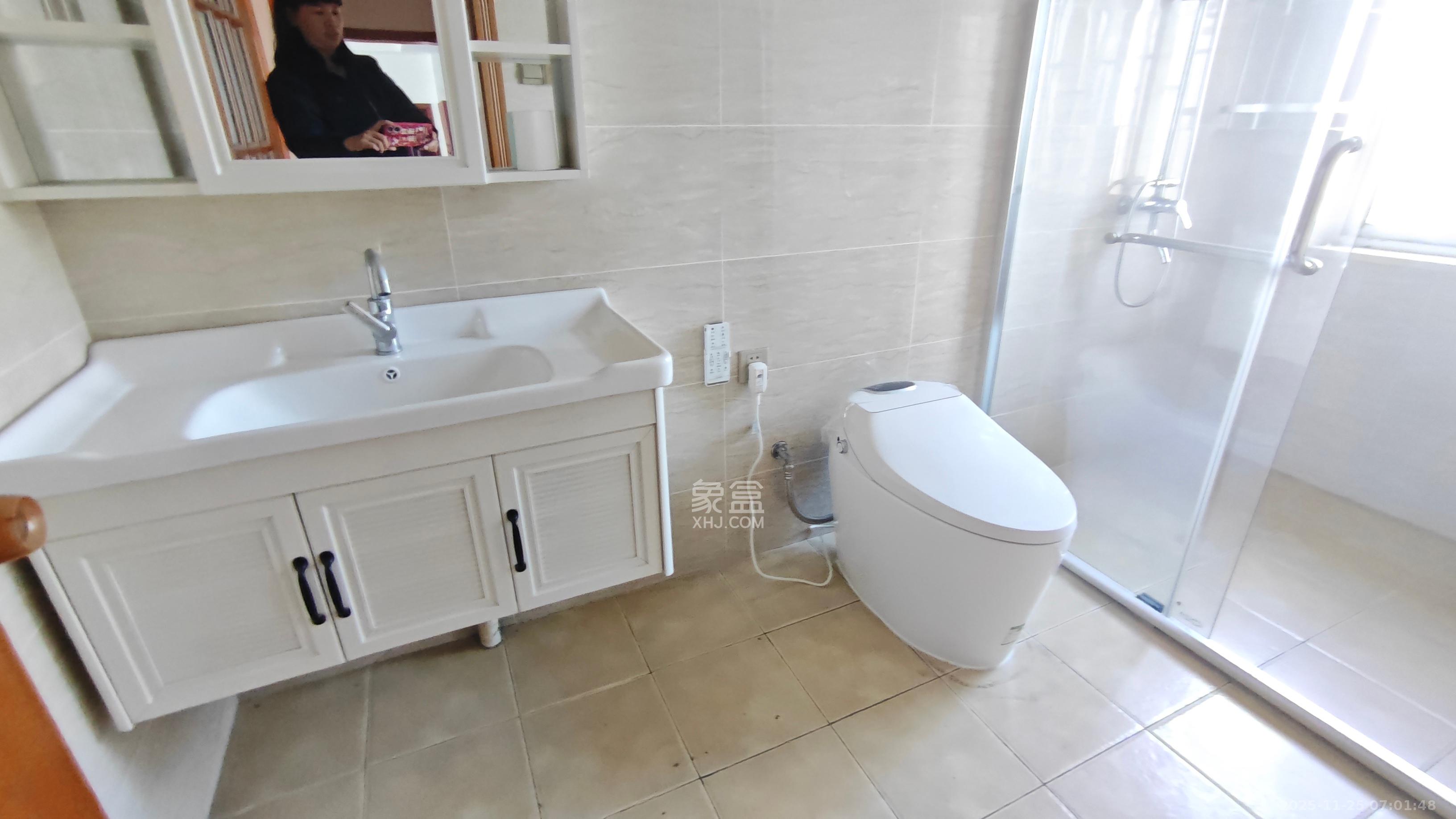 湘潭交警小区  3室2厅2卫    68.0万客厅