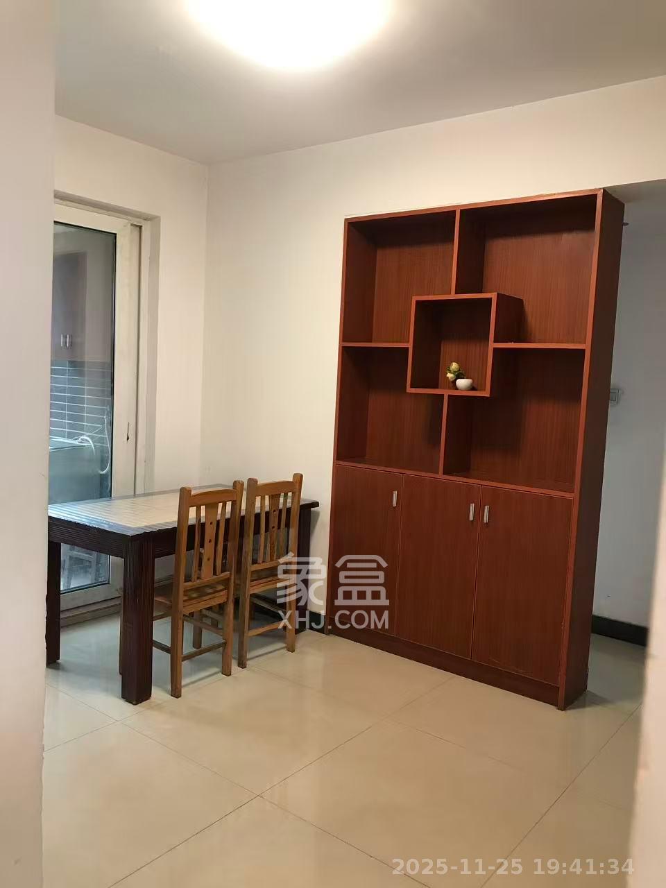 万国城(当代满庭春MOMA)一期 3室2厅2卫 2000.0元/月 万国城(当代满庭春MOMA)一期 3室2厅2卫 2000.0元/月室内图