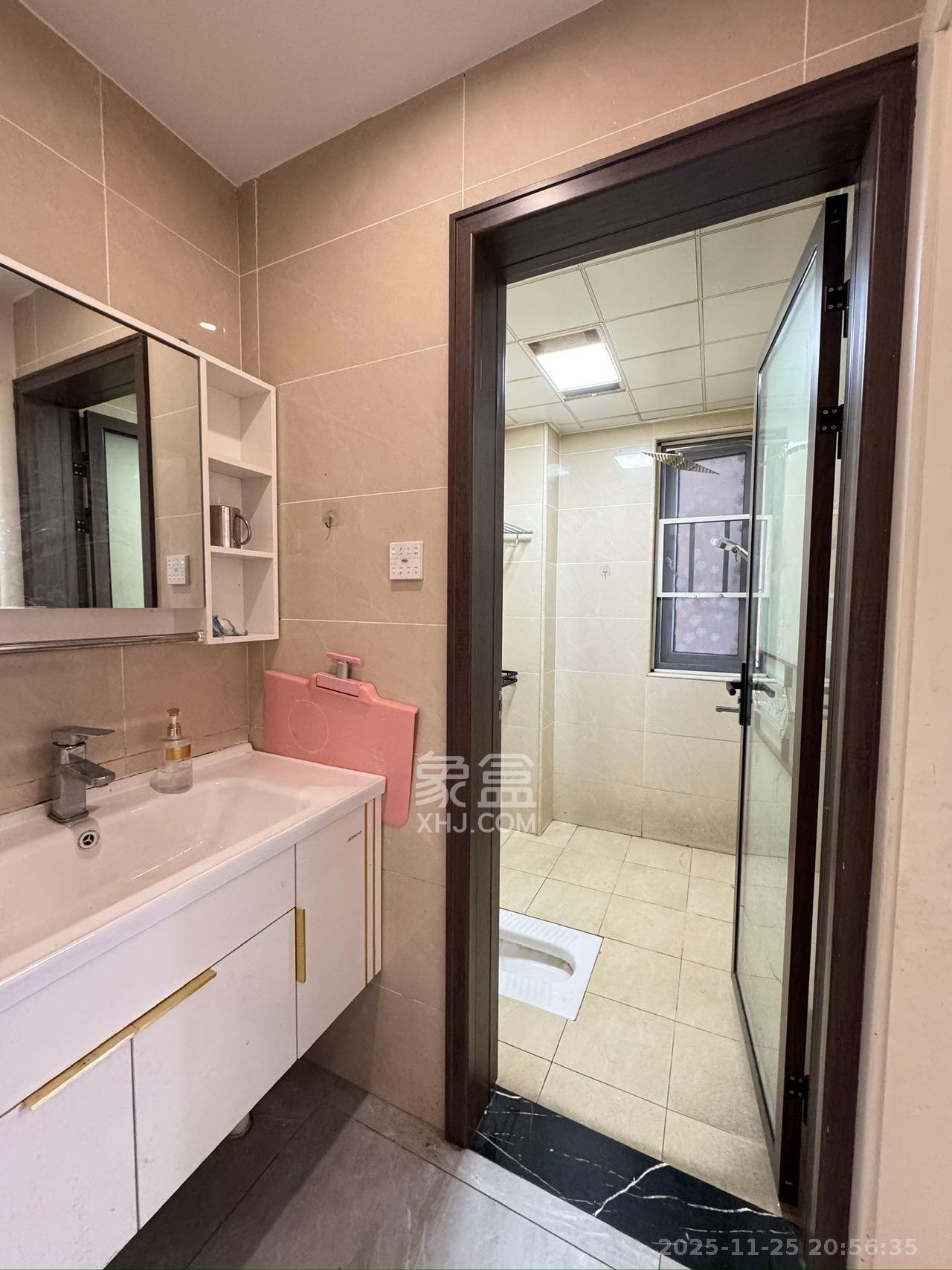 荣盛花语城 3室2厅2卫 2200.0元/月 荣盛花语城 3室2厅2卫 2200.0元/月室内图