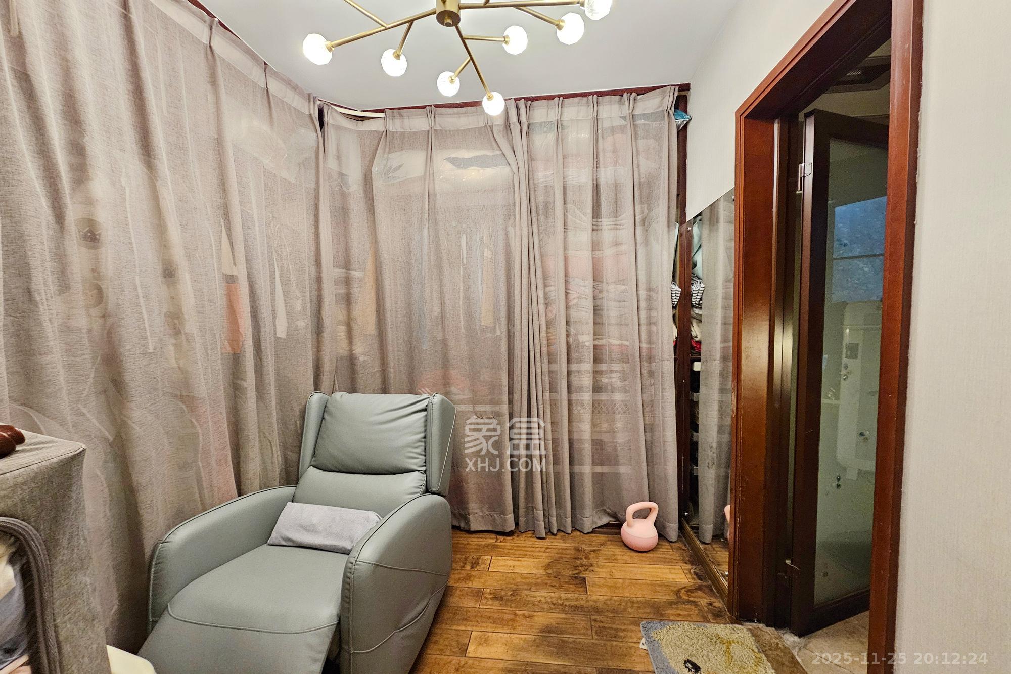 中隆国际御玺  4室2厅3卫    225.0万其他