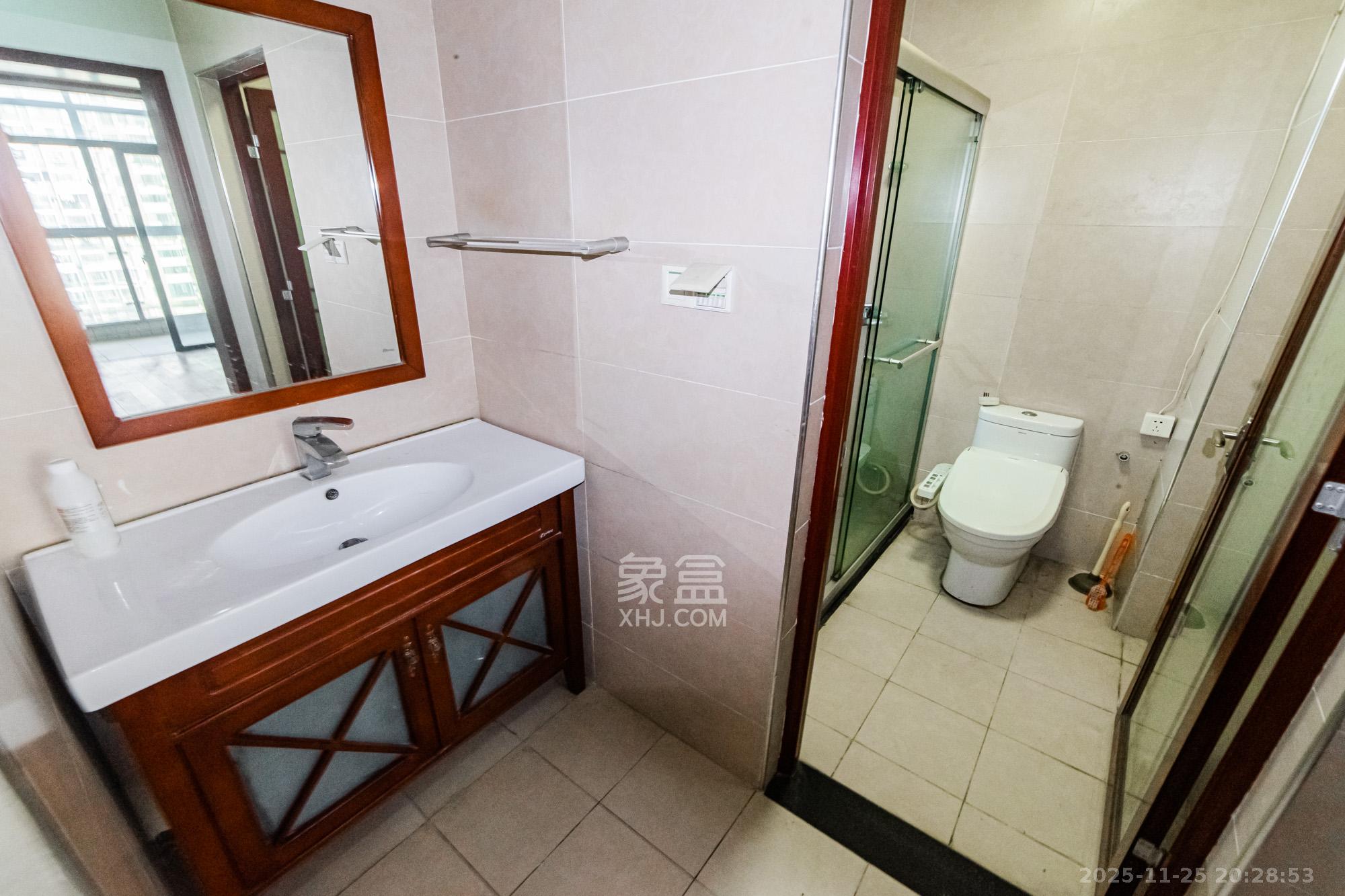 湘江世纪城咏江苑  2室2厅1卫    65.0万卫生间