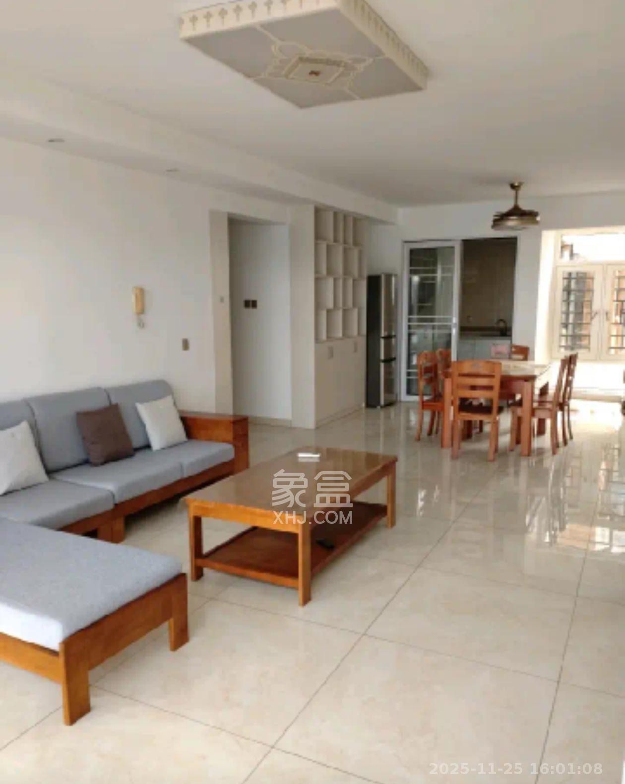 洋湖春园  3室2厅2卫    2400.0元/月