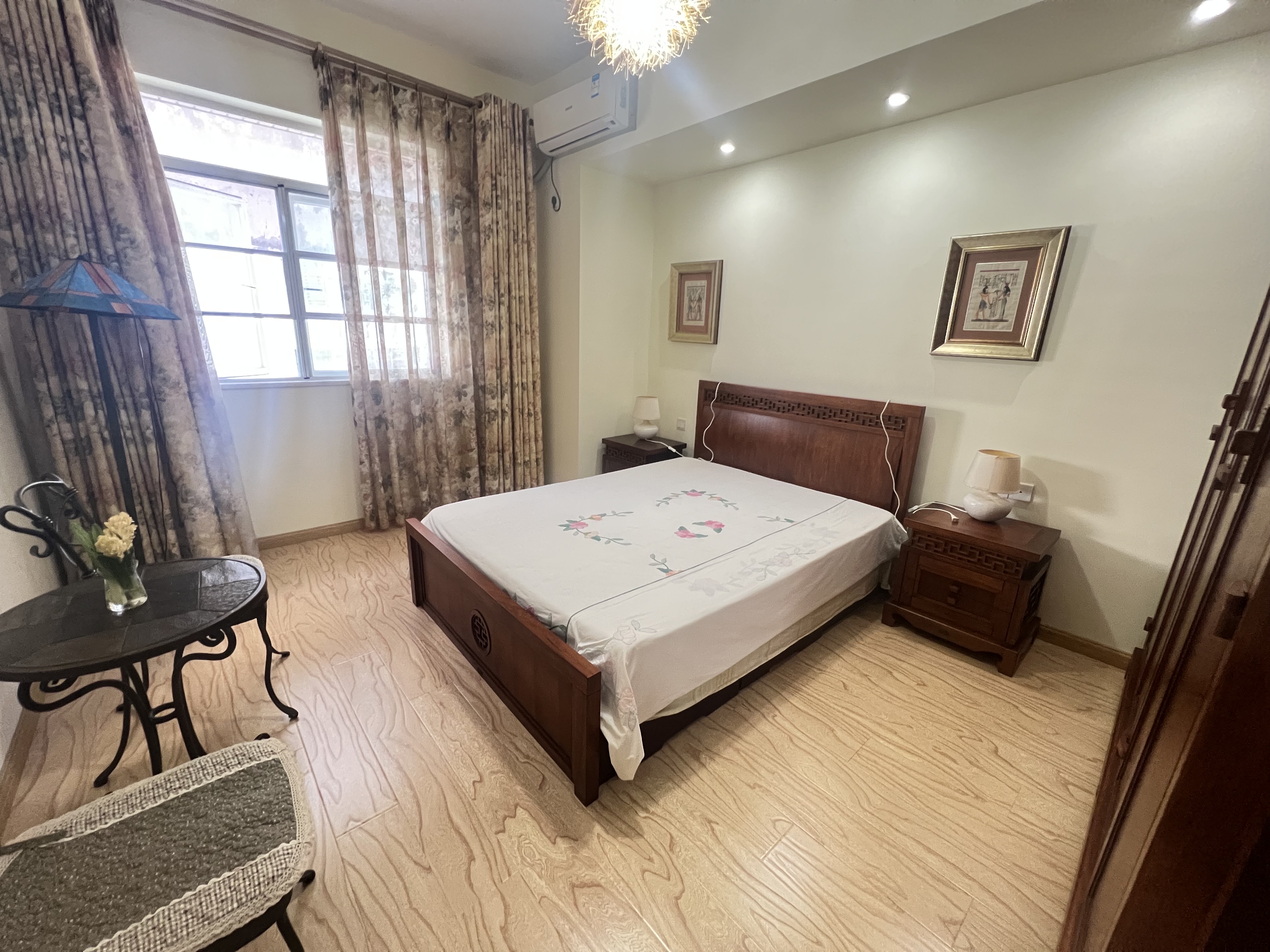 德派斯大厦  4室2厅2卫    7000.0元/月室内图