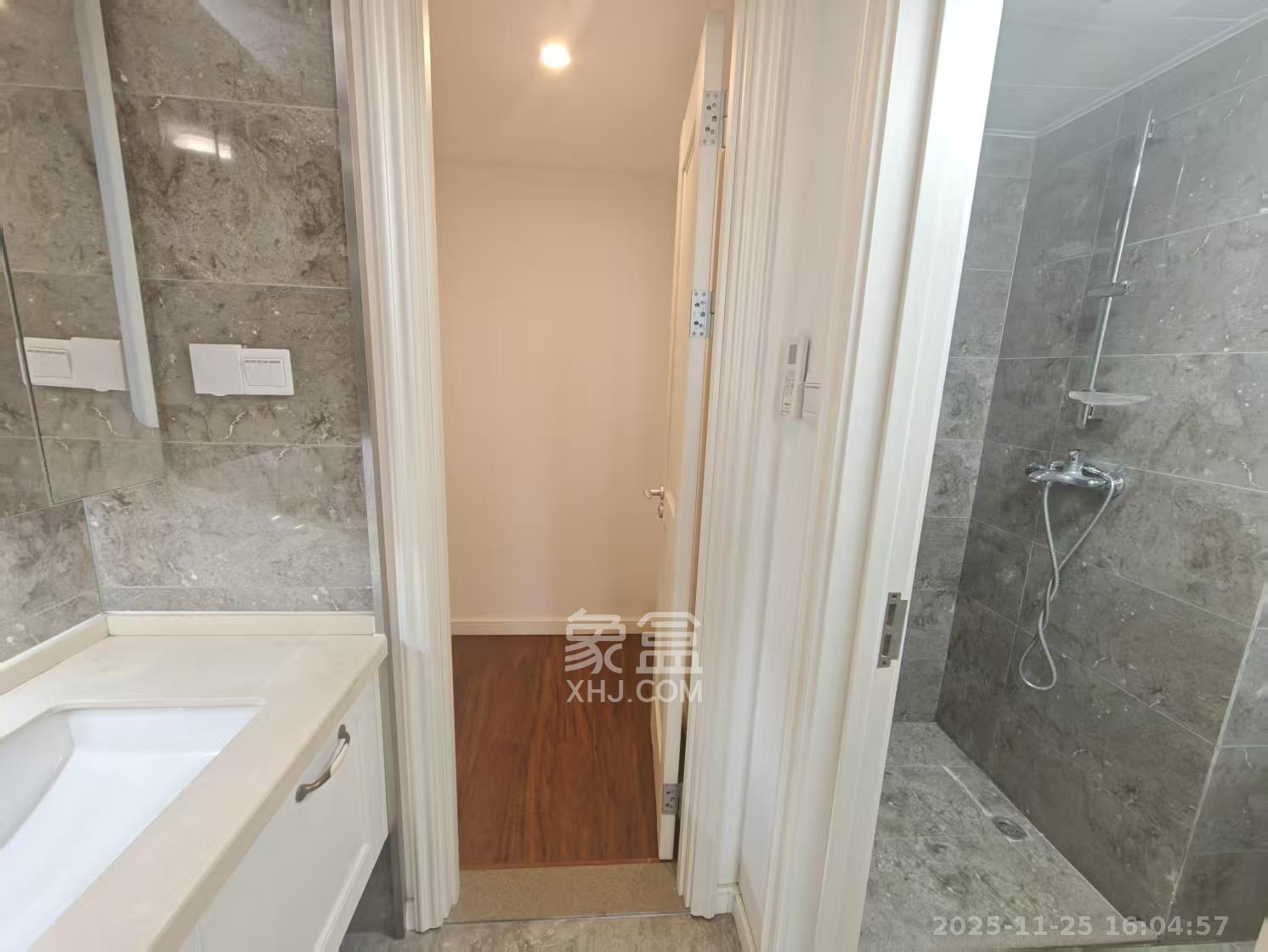 万科金域蓝湾  3室2厅2卫    3000.0元/月室内图