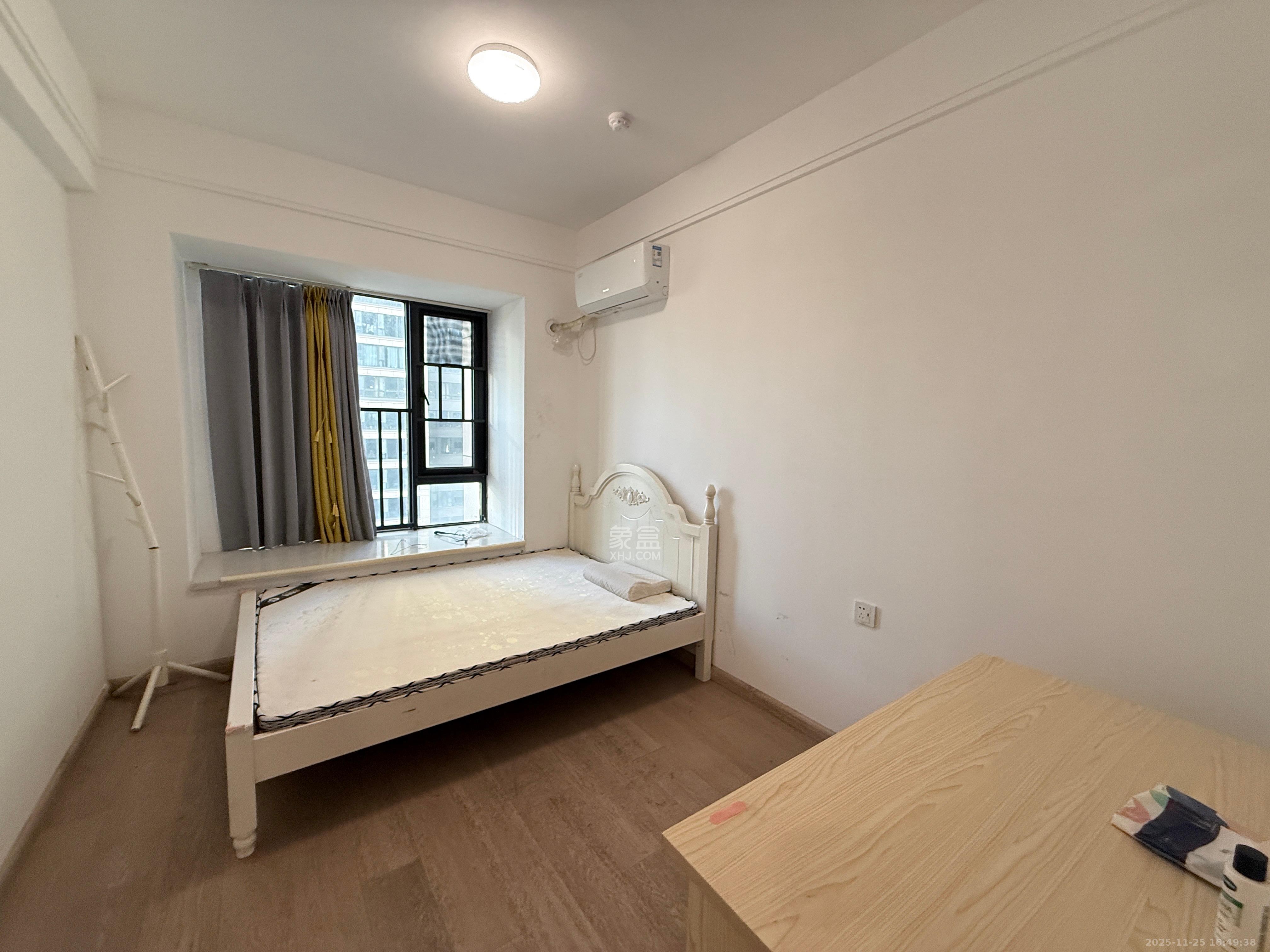 南山梅溪一方  4室2厅2卫    2850.0元/月室内图