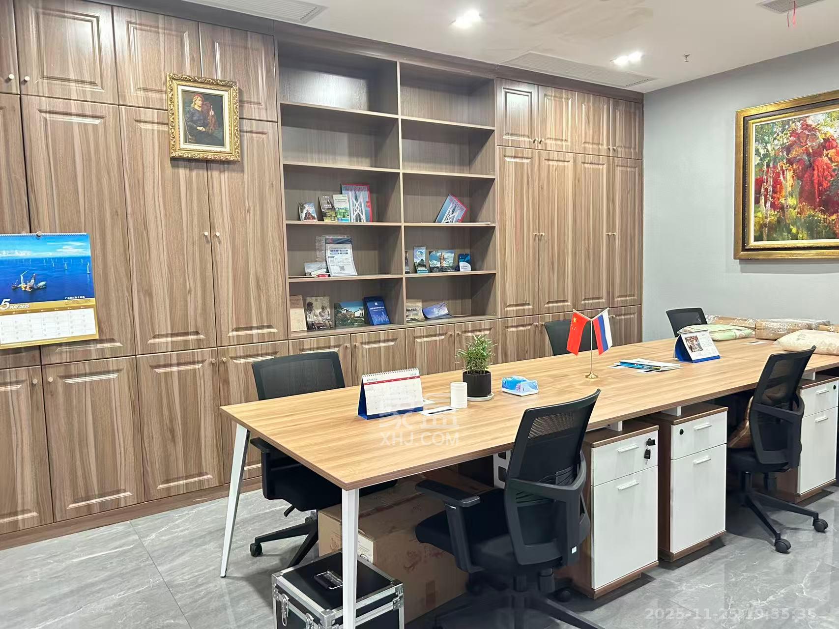 复地星光天地  1室3厅1卫    8300.0元/月