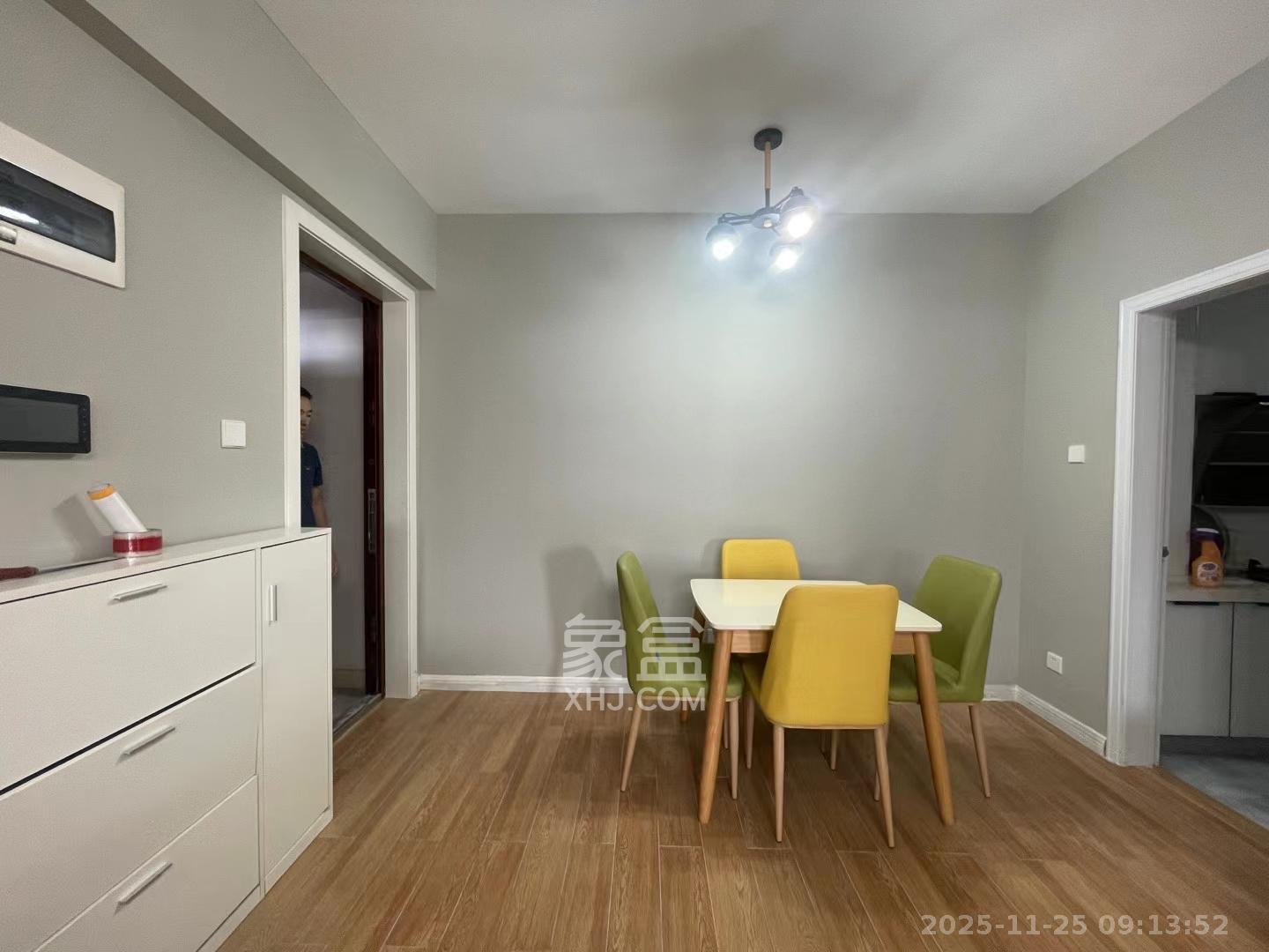 第六都(陆都小区) 3室2厅1卫 3200.0元/月 第六都(陆都小区) 3室2厅1卫 3200.0元/月室内图