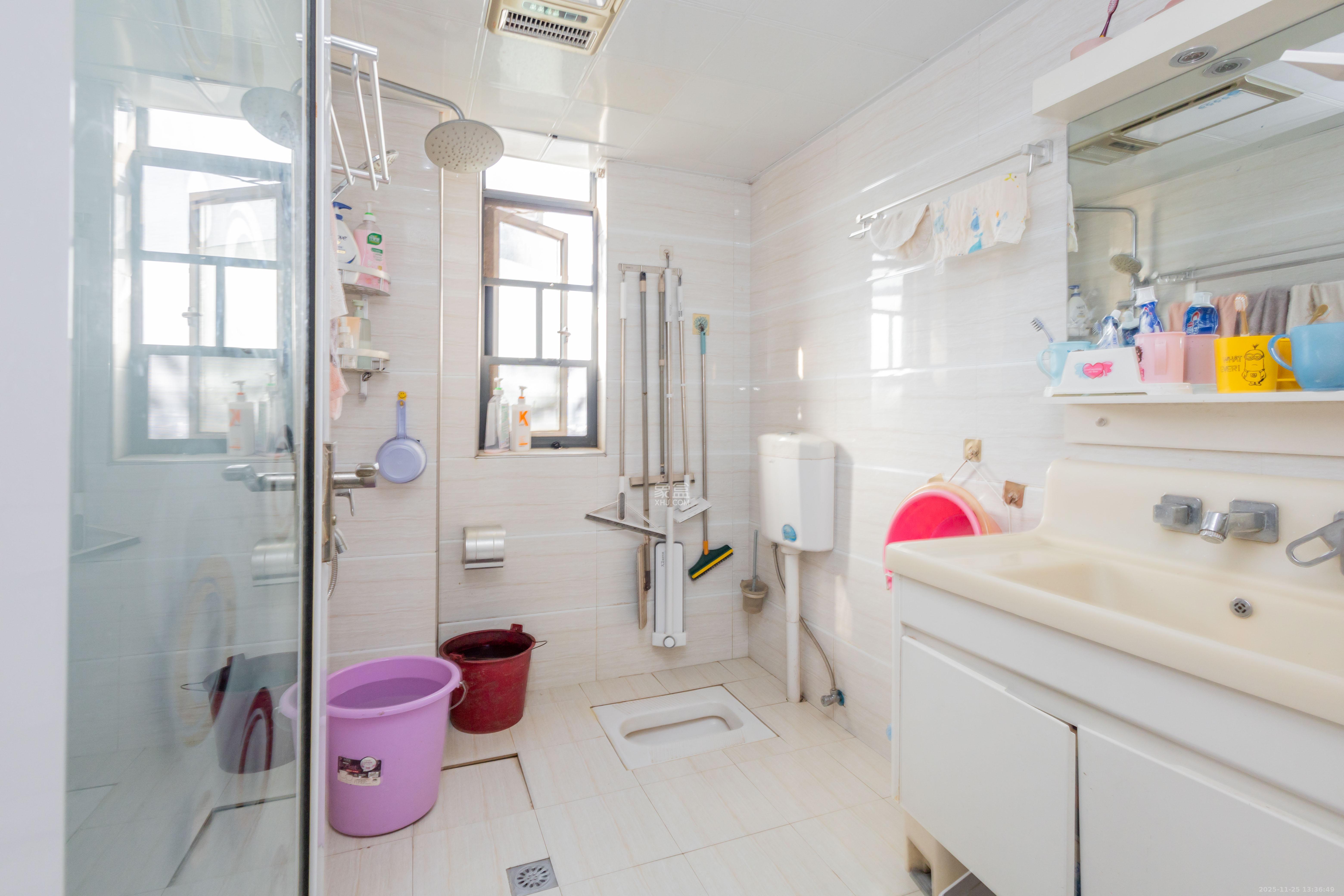 中国铁建国际城二期 3室2厅1卫 47.5万 中国铁建国际城二期 3室2厅1卫 47.5万卫生间