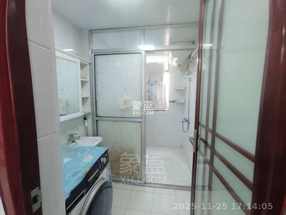 武广国际学苑  3室2厅1卫    2000.0元/月