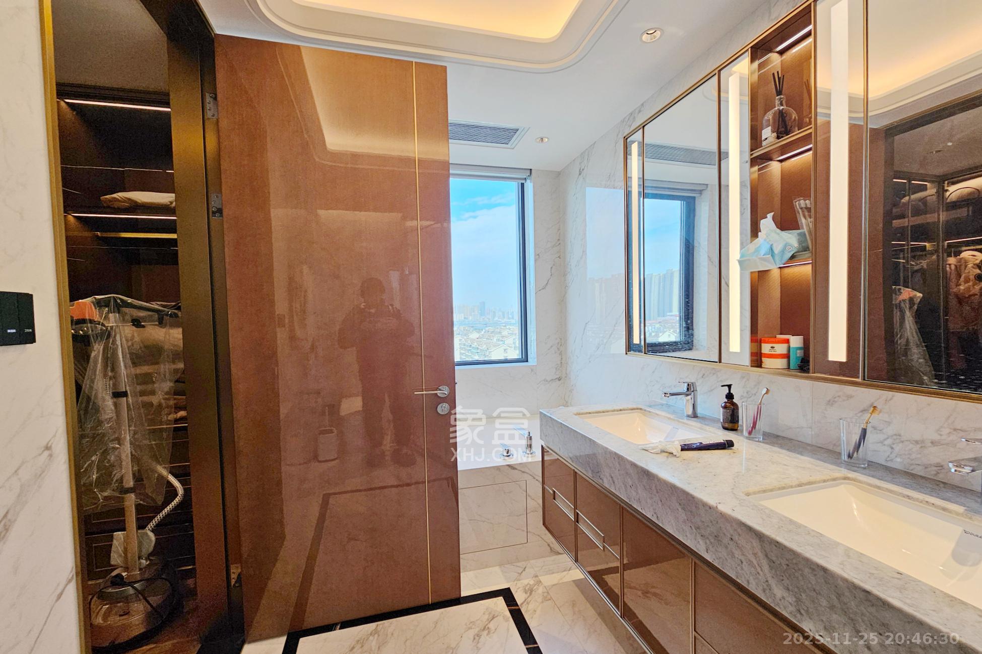 运达滨河广场  4室2厅3卫    580.0万卫生间