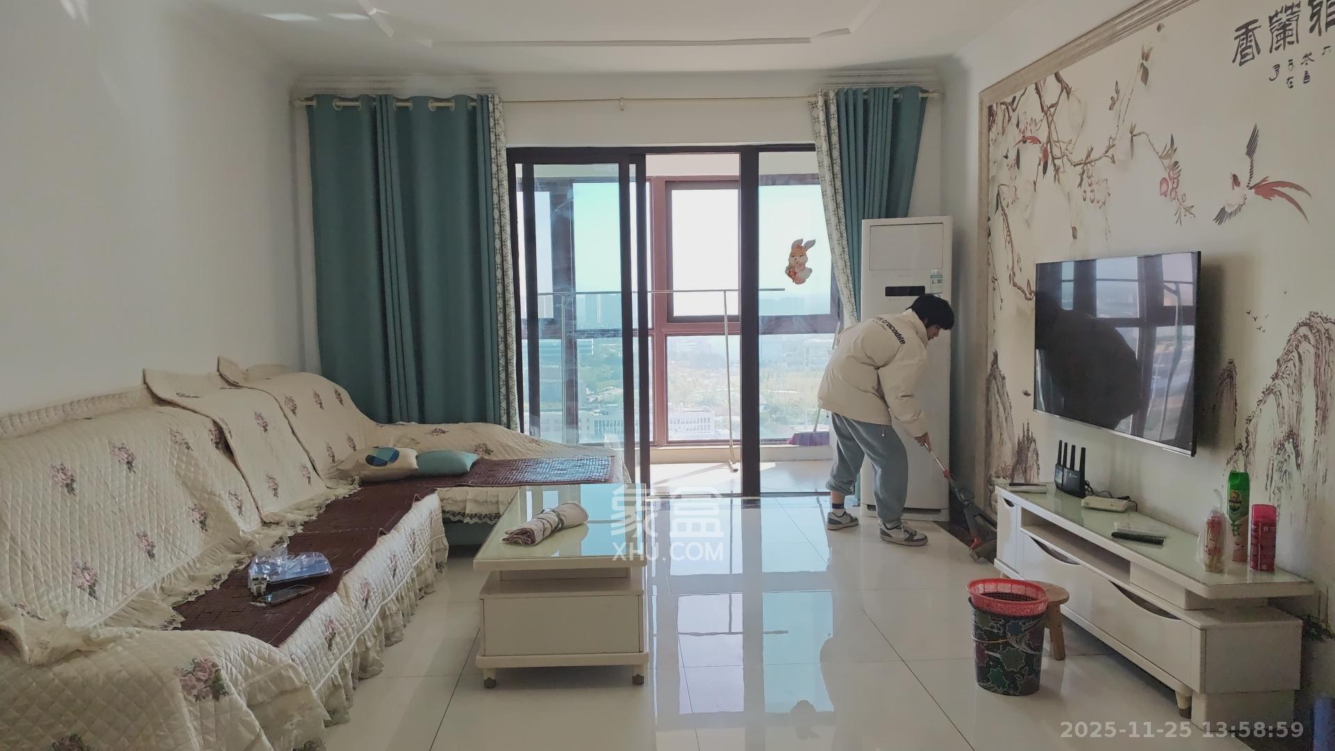 东方美地  3室2厅2卫    2600.0元/月