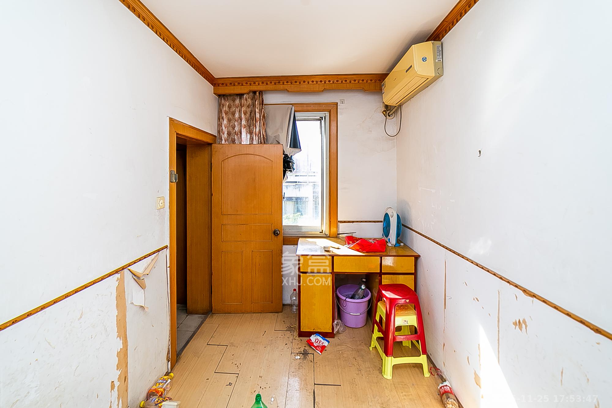 涂家冲社区(涂新小区、农商银行宿舍) 2室1厅1卫 30.0万 涂家冲社区(涂新小区、农商银行宿舍) 2室1厅1卫 30.0万卧室