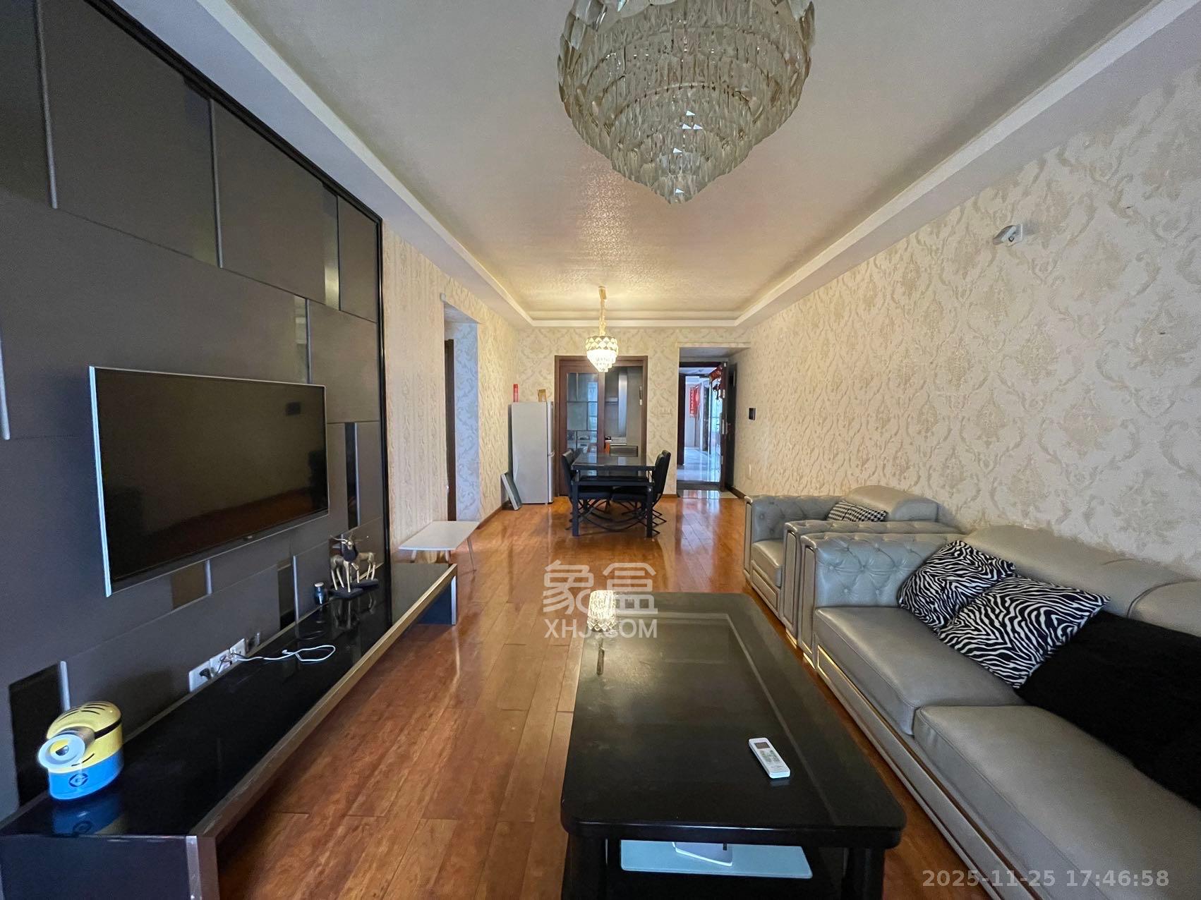 藏珑湖上国际花园  1室2厅2卫    2600.0元/月