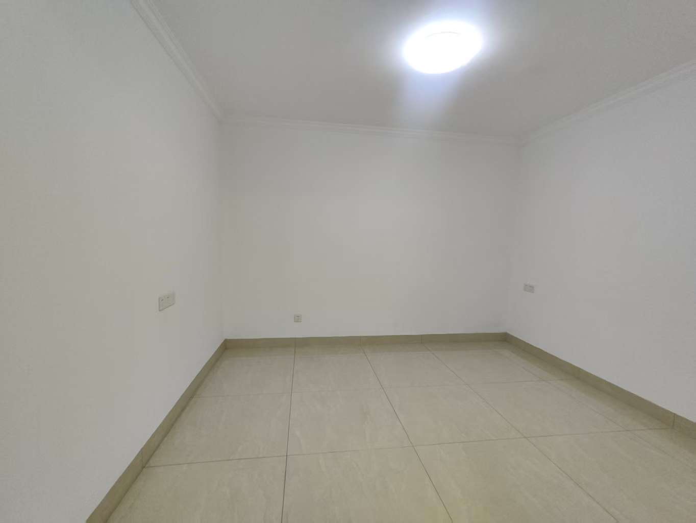 怡园小区  4室2厅2卫    55.8万室内图