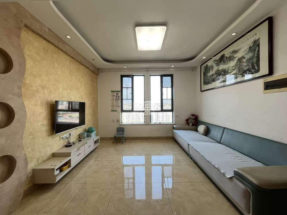 泰山公馆  3室2厅1卫    48.0万