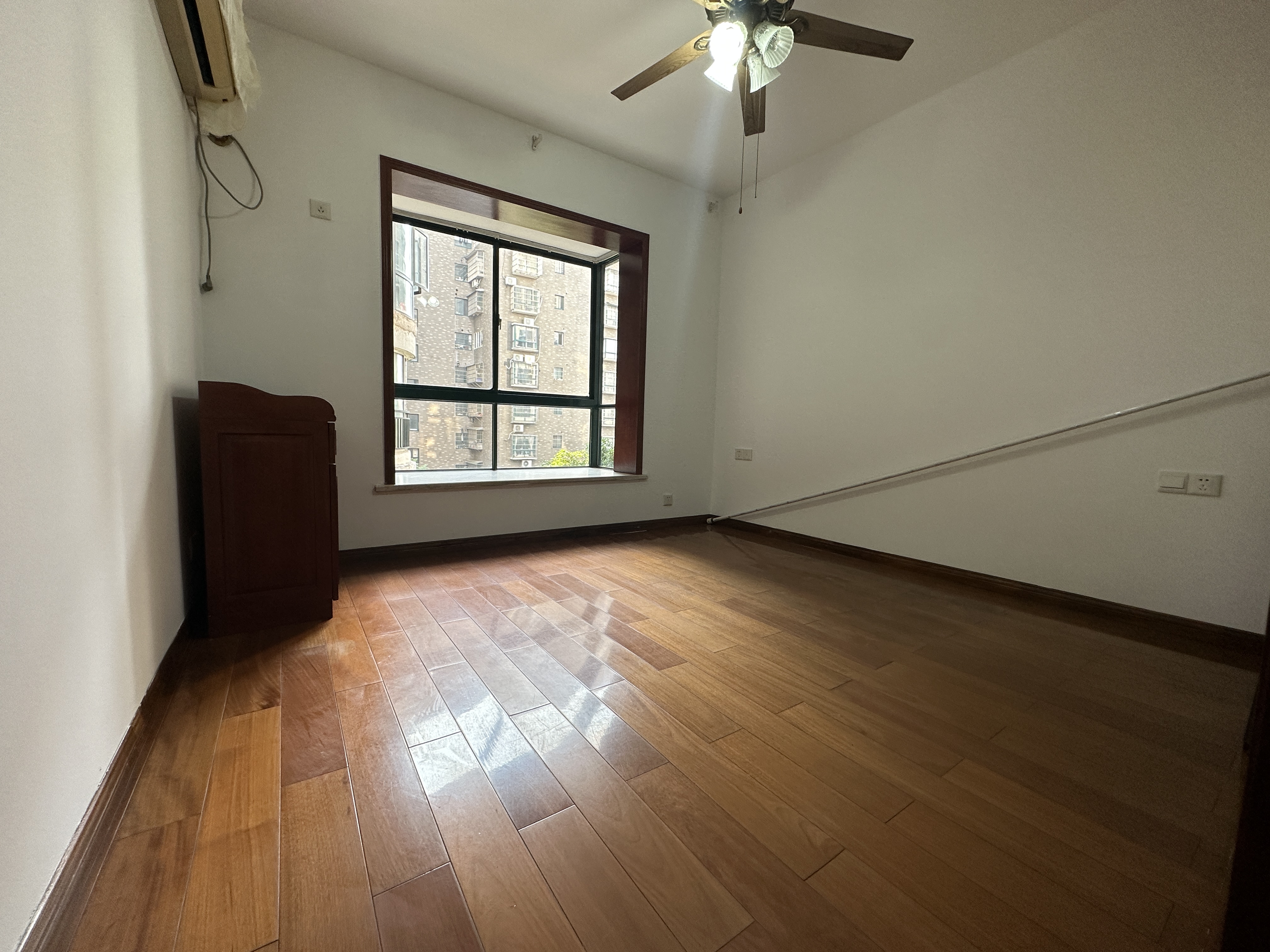 顺鑫佳园  4室2厅2卫    78.8万室内图